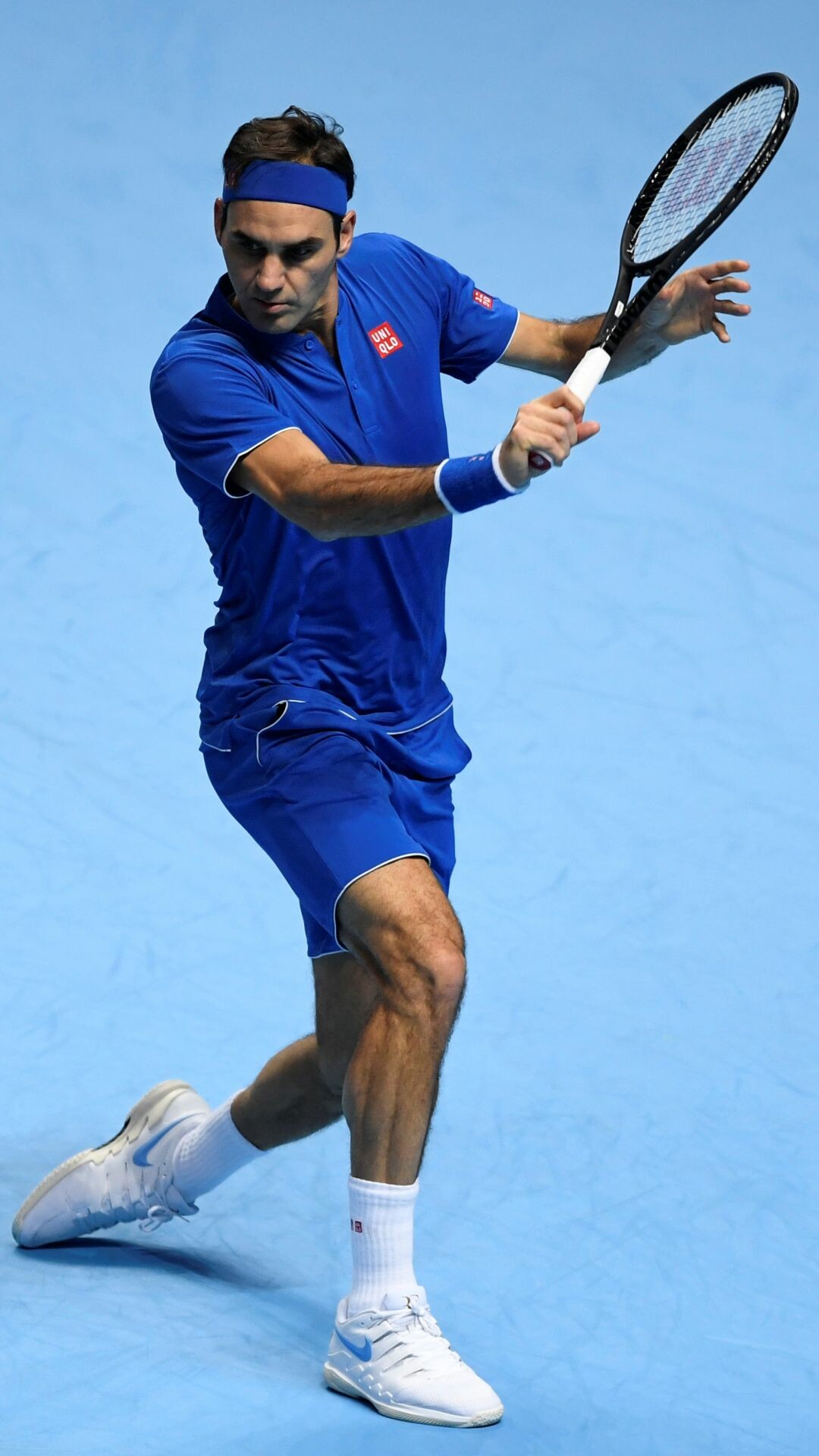 Roger Federer: He won the 2009 Cincinnati Masters, defeating Novak Djokovic in the final. 1080x1920 Full HD Wallpaper.