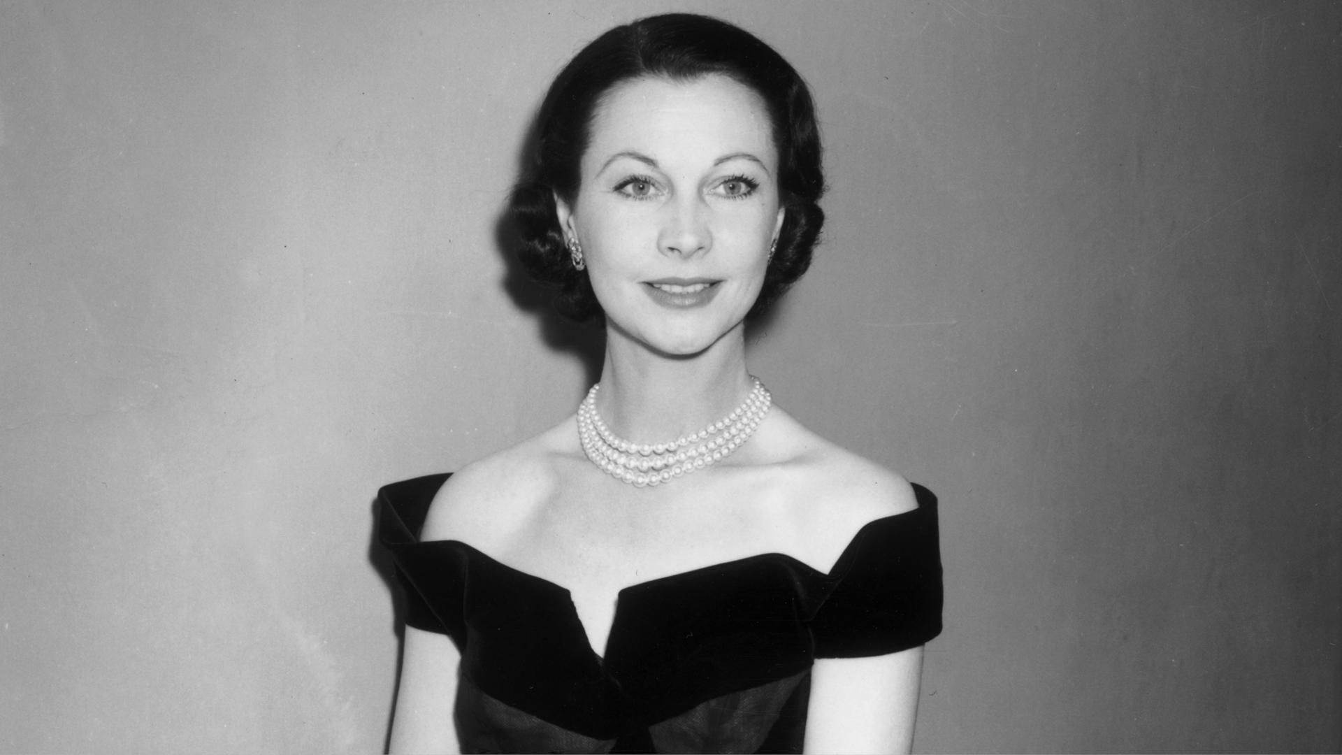 Vivien Leigh, Iconic outfits auction, Harpers Bazaar, Classic Hollywood, 1920x1080 Full HD Desktop