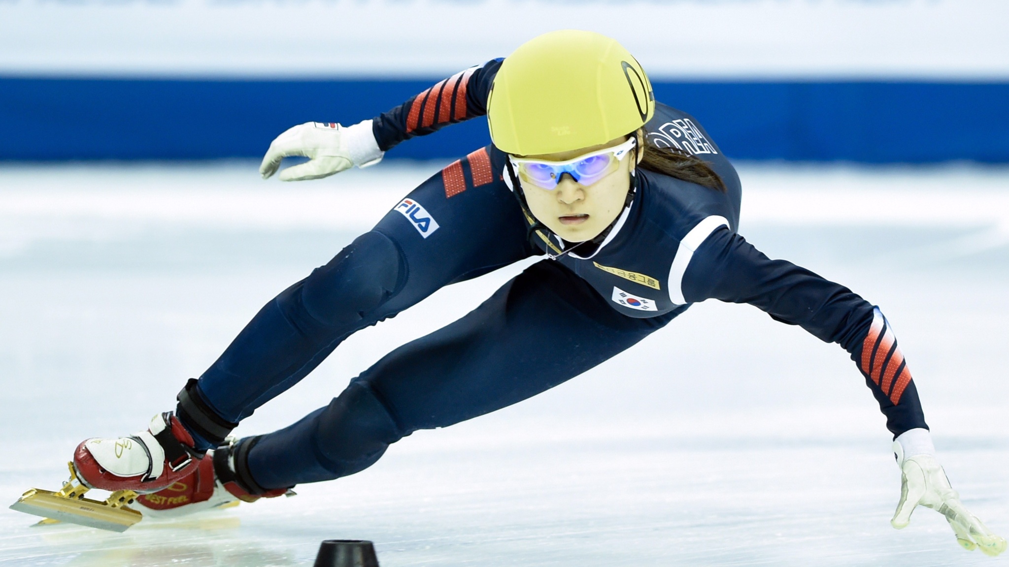 Choi Min-jeong, Short track, World champion, Korean skater, 2050x1160 HD Desktop