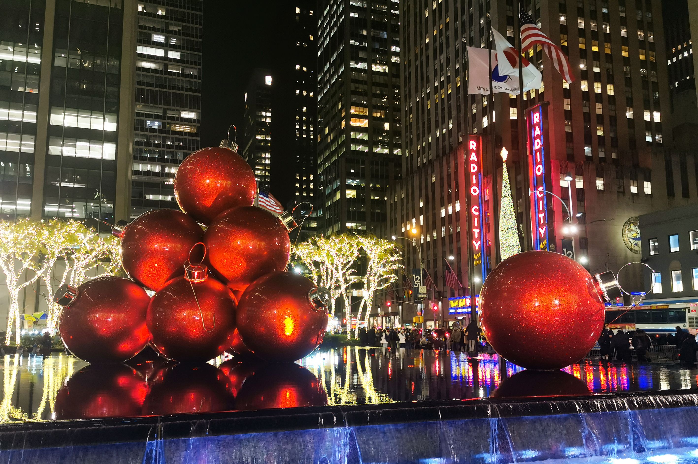 New York Christmas: NYC during the holiday season, Iconic holiday decorations. 2840x1890 HD Wallpaper.