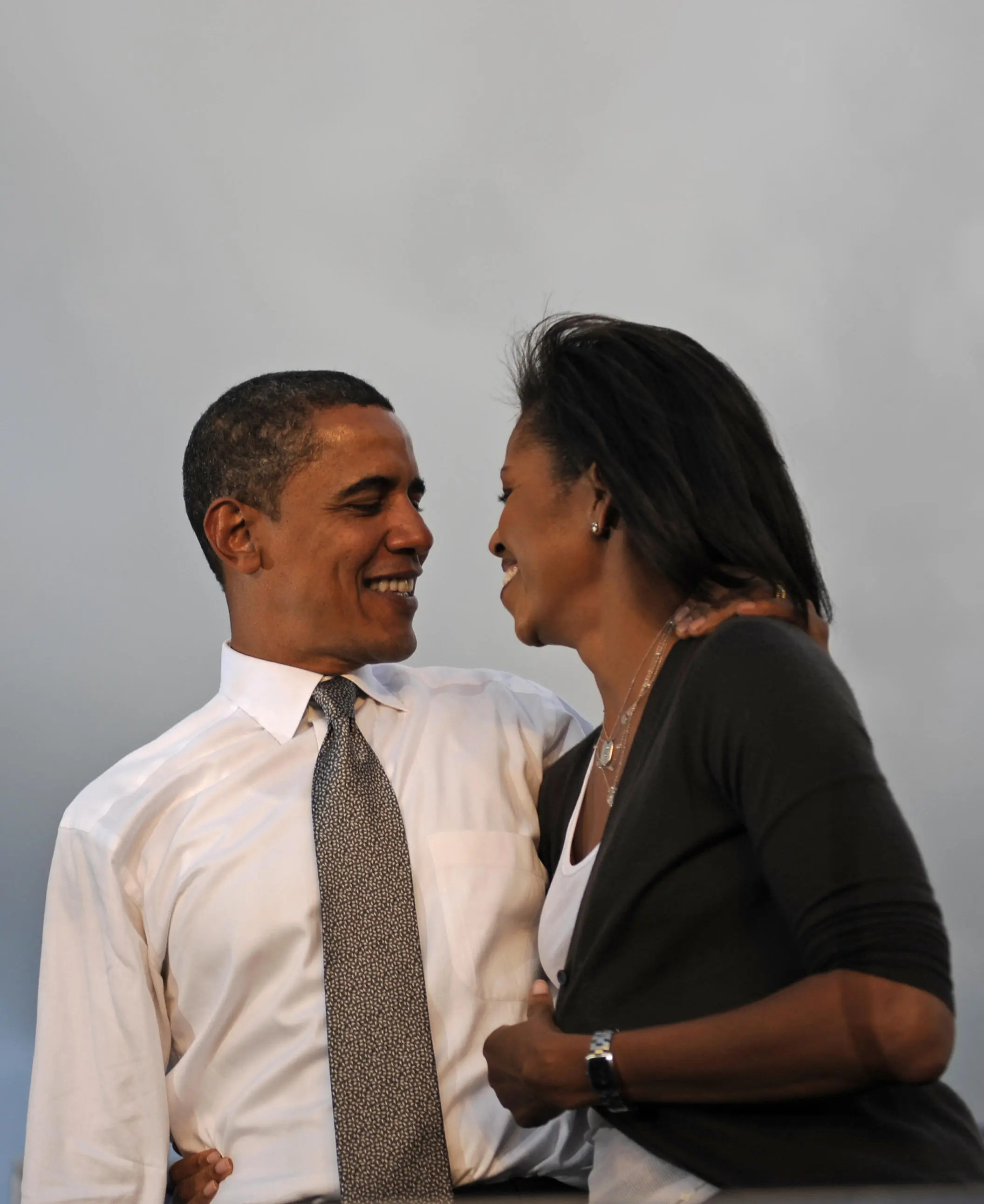 Barack and Michelle Obama, Madly in love, Sweet moments, Bossip, 2120x2590 HD Phone