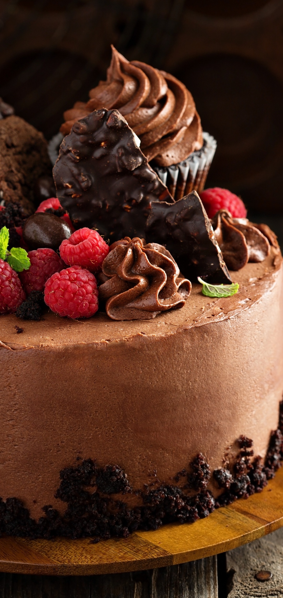 Cake: The world's most popular dessert flavor is chocolate. 1080x2280 HD Background.