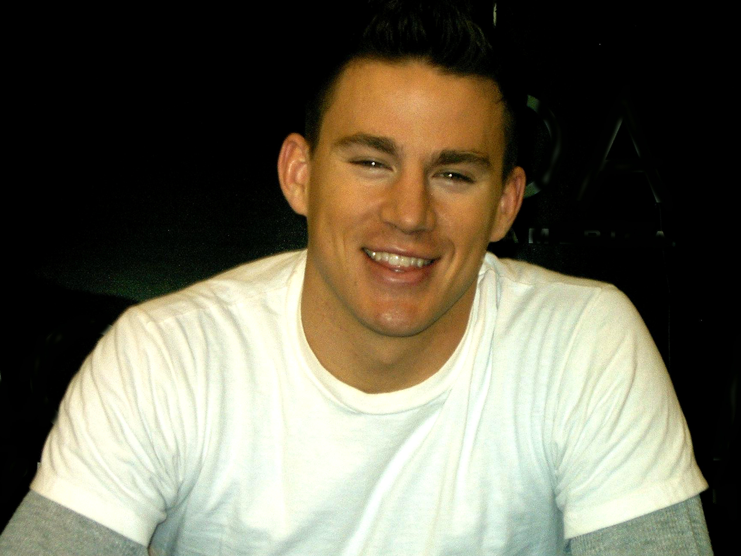 Channing Tatum: Starred in, produced and co-directed the road film Dog (2022). 2560x1920 HD Wallpaper.