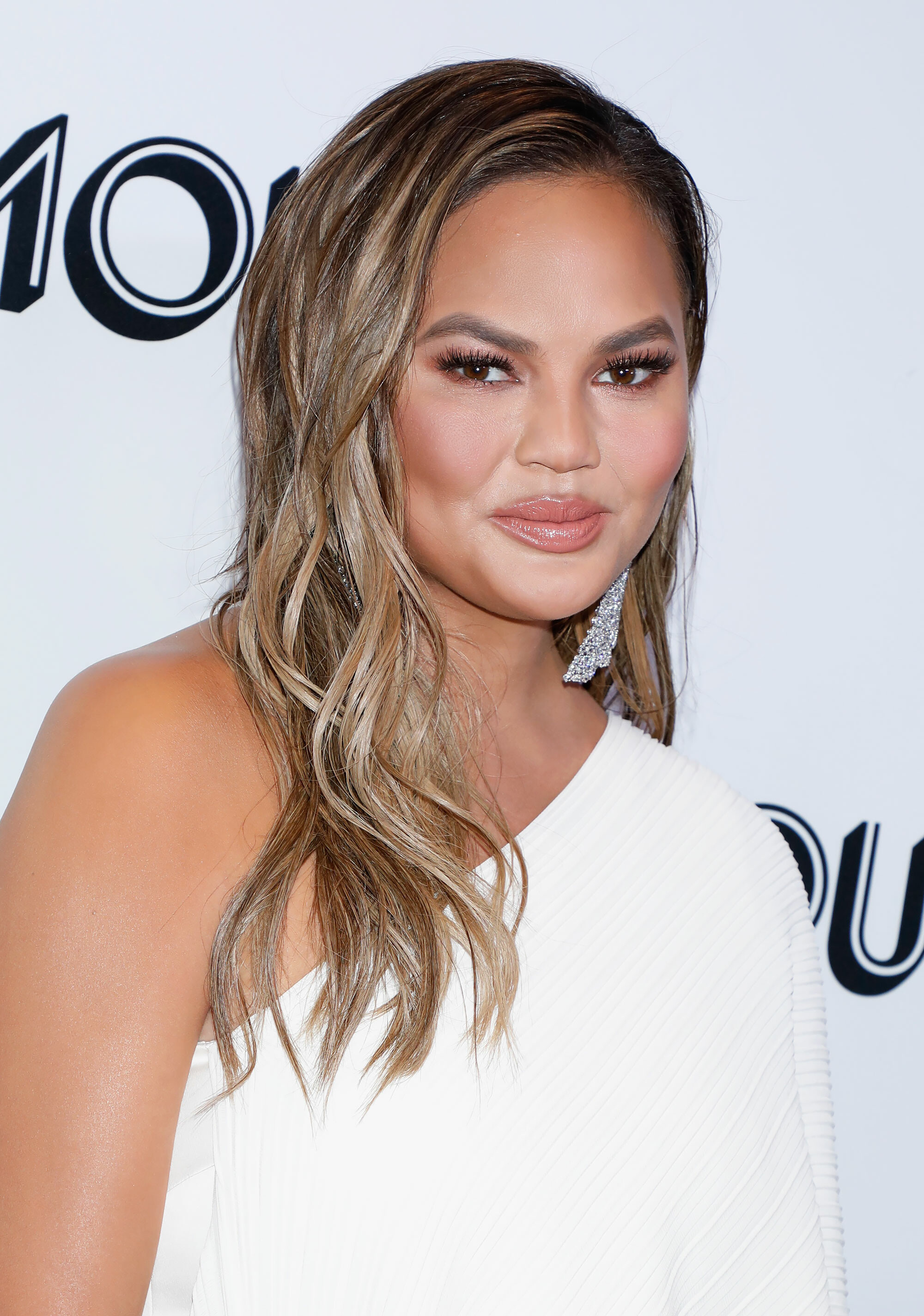 Chrissy Teigen, Bullying backlash, Complete timeline, Empowering story, 2000x2850 HD Phone