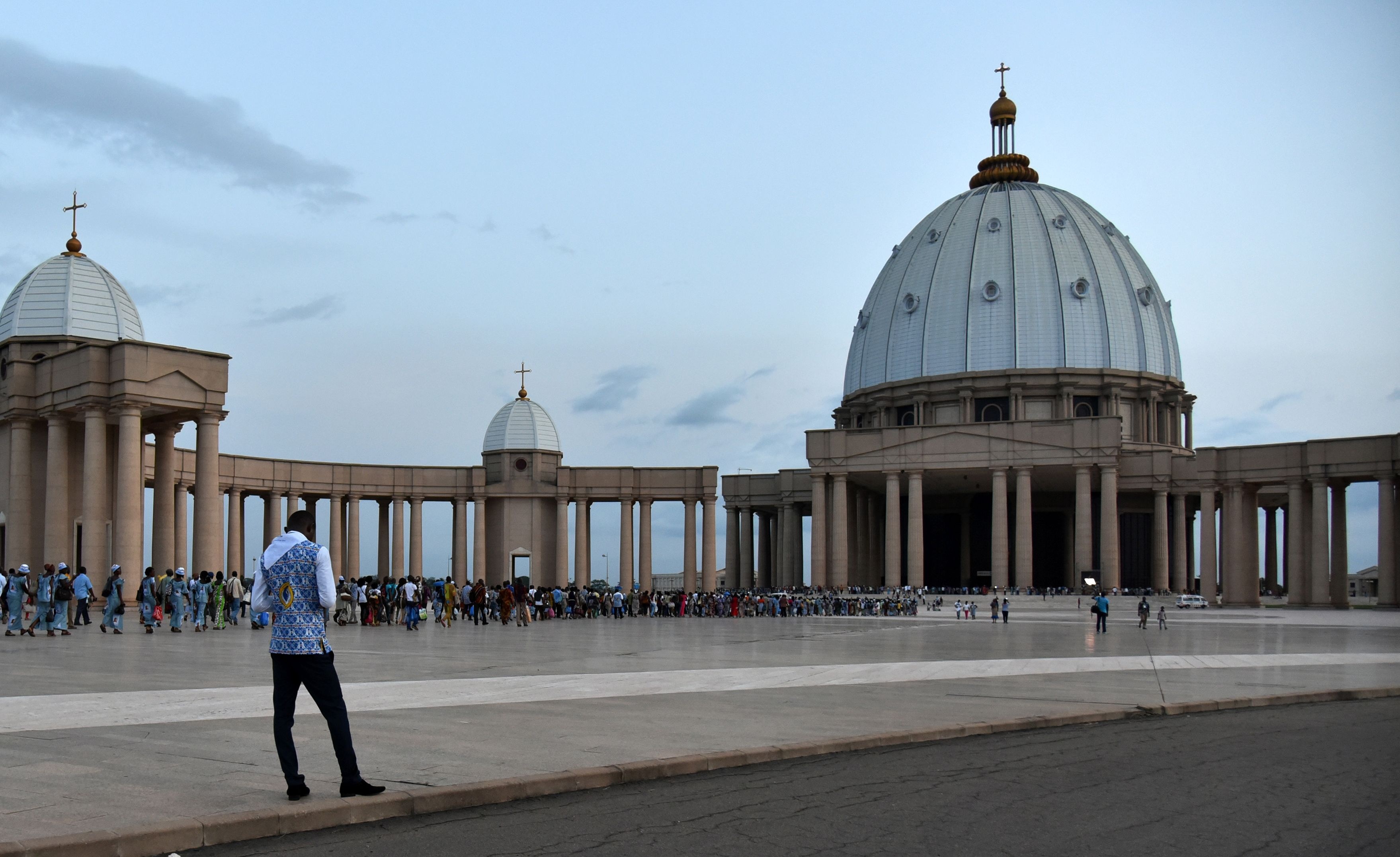 Yamoussoukro, Places of worship, Architectural guide, CNN style, 3520x2160 HD Desktop