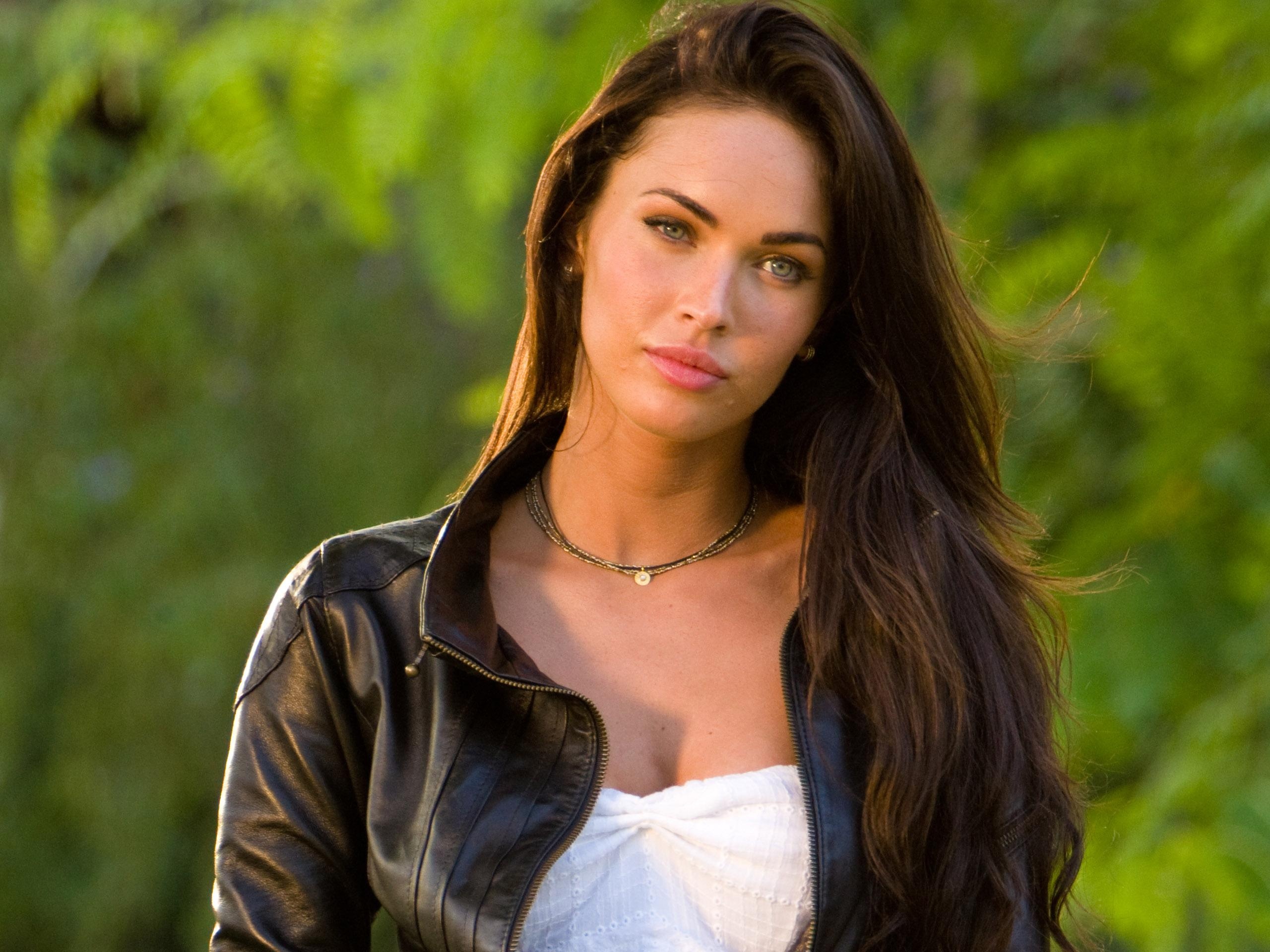 Megan Fox: Starred in the thriller Midnight in the Switchgrass opposite Emile Hirsch and Bruce Willis, directed by Randall Emmett, and Till Death, directed by S.K. Dale. 2560x1920 HD Wallpaper.