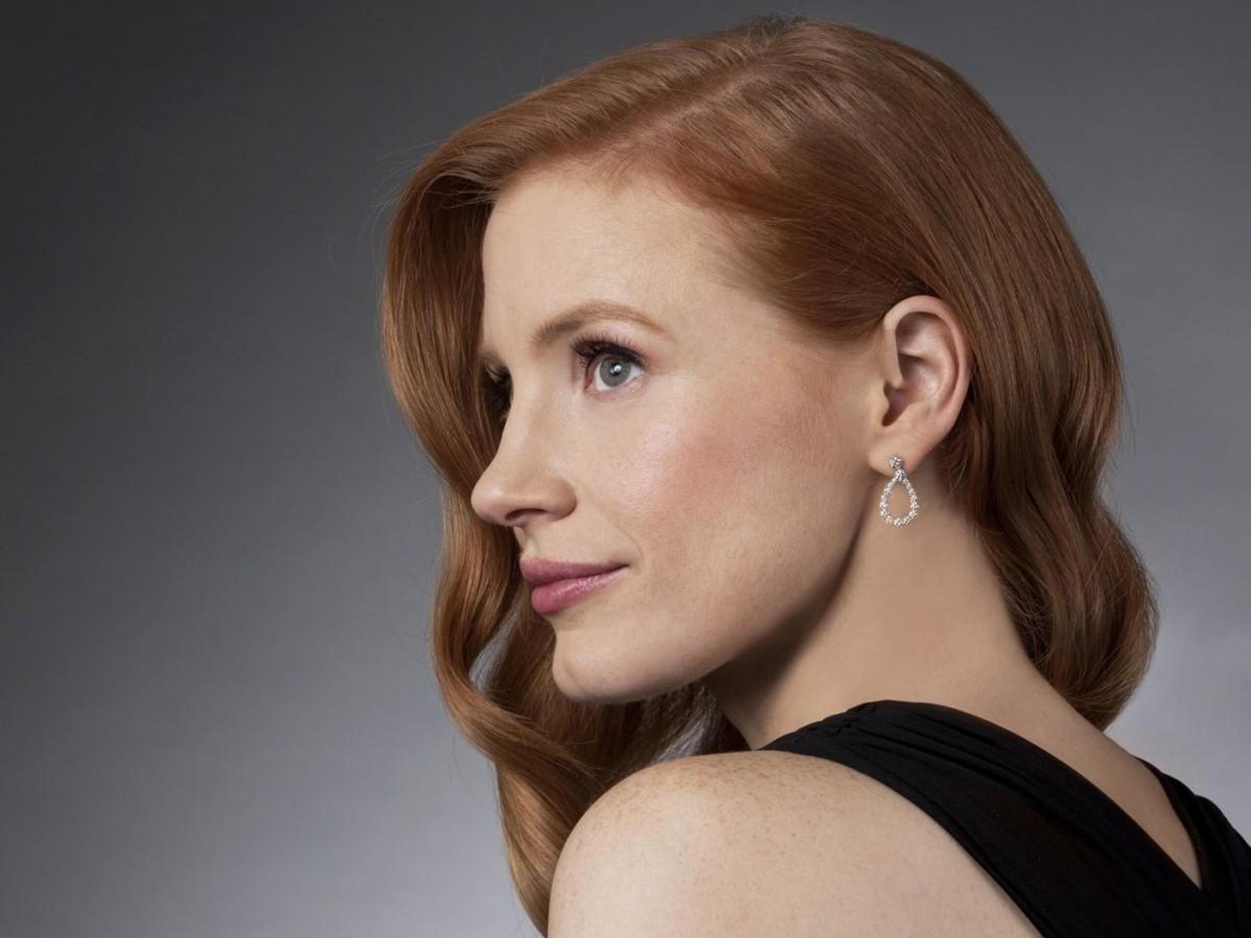 Jessica Chastain: Received Oscar nomination for playing a CIA analyst in the thriller Zero Dark Thirty (2012). 2560x1920 HD Background.