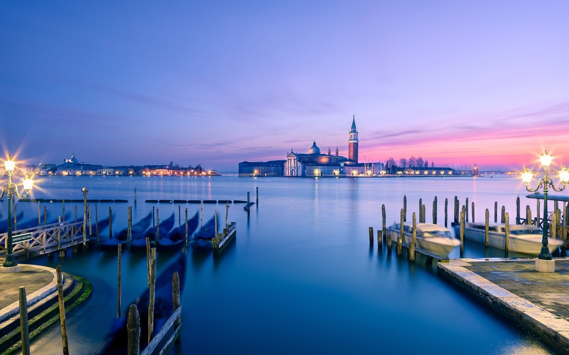 Venice: Italy, The city is known for its glassblowing industry. 1920x1200 HD Background.