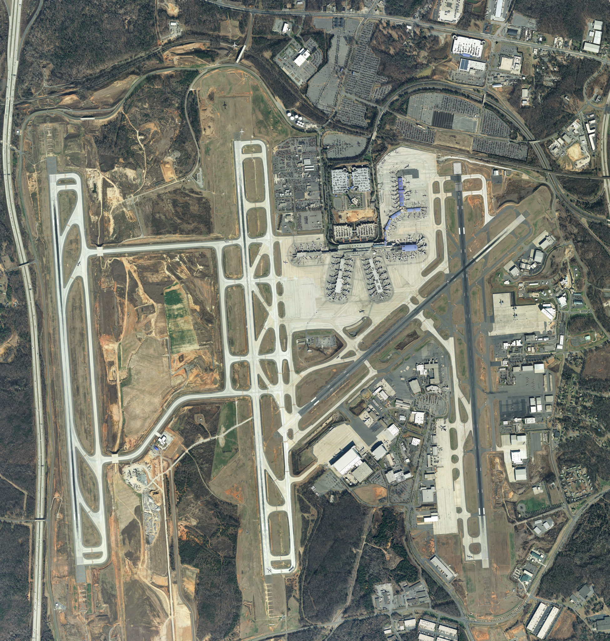 Charlotte Douglas International Airport, American Airlines hub, Travel hub, Infrastructure development, 1950x2050 HD Phone