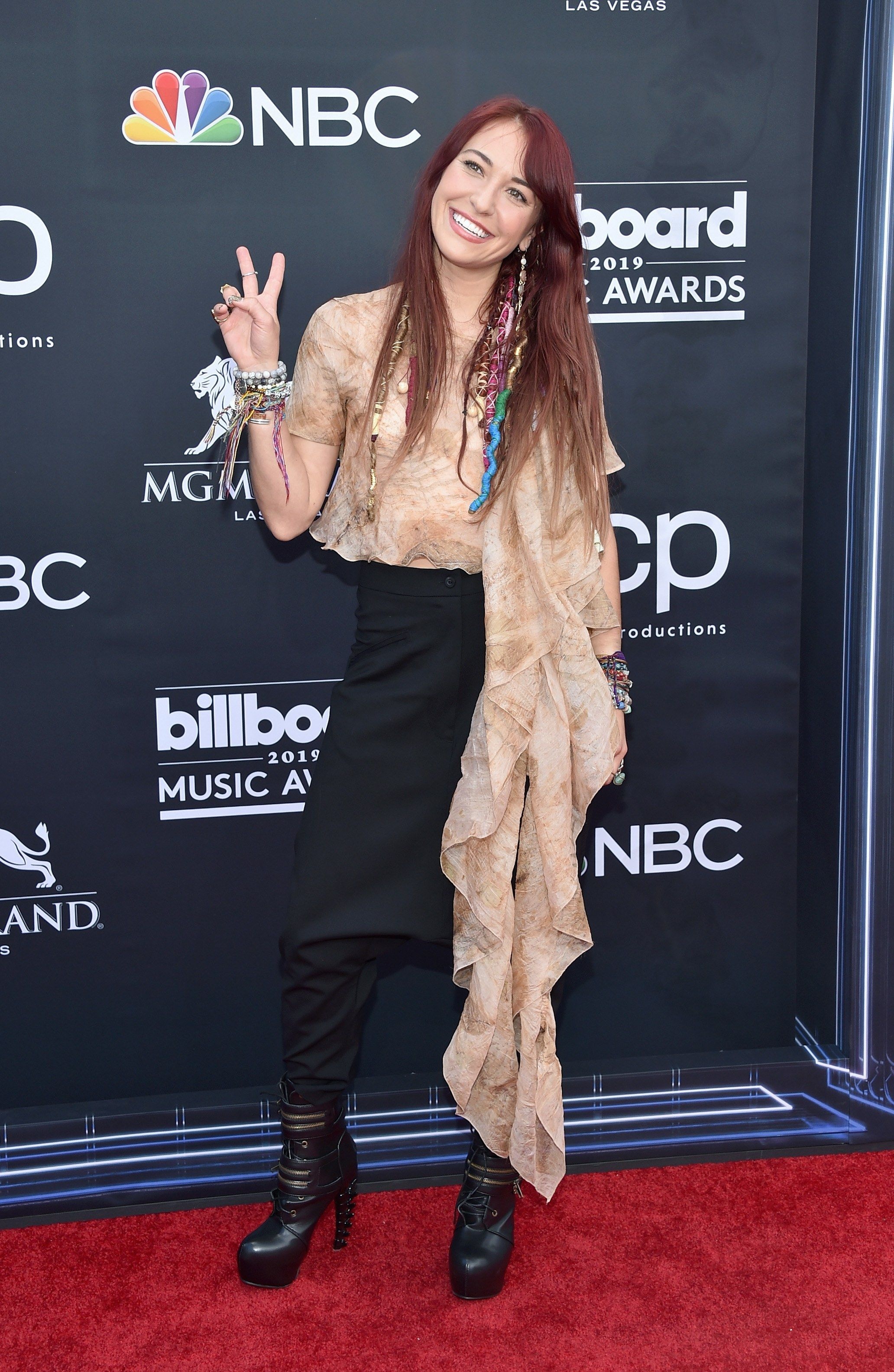 Lauren Daigle, Grammy Awards 2019, Red carpet, 2070x3170 HD Phone