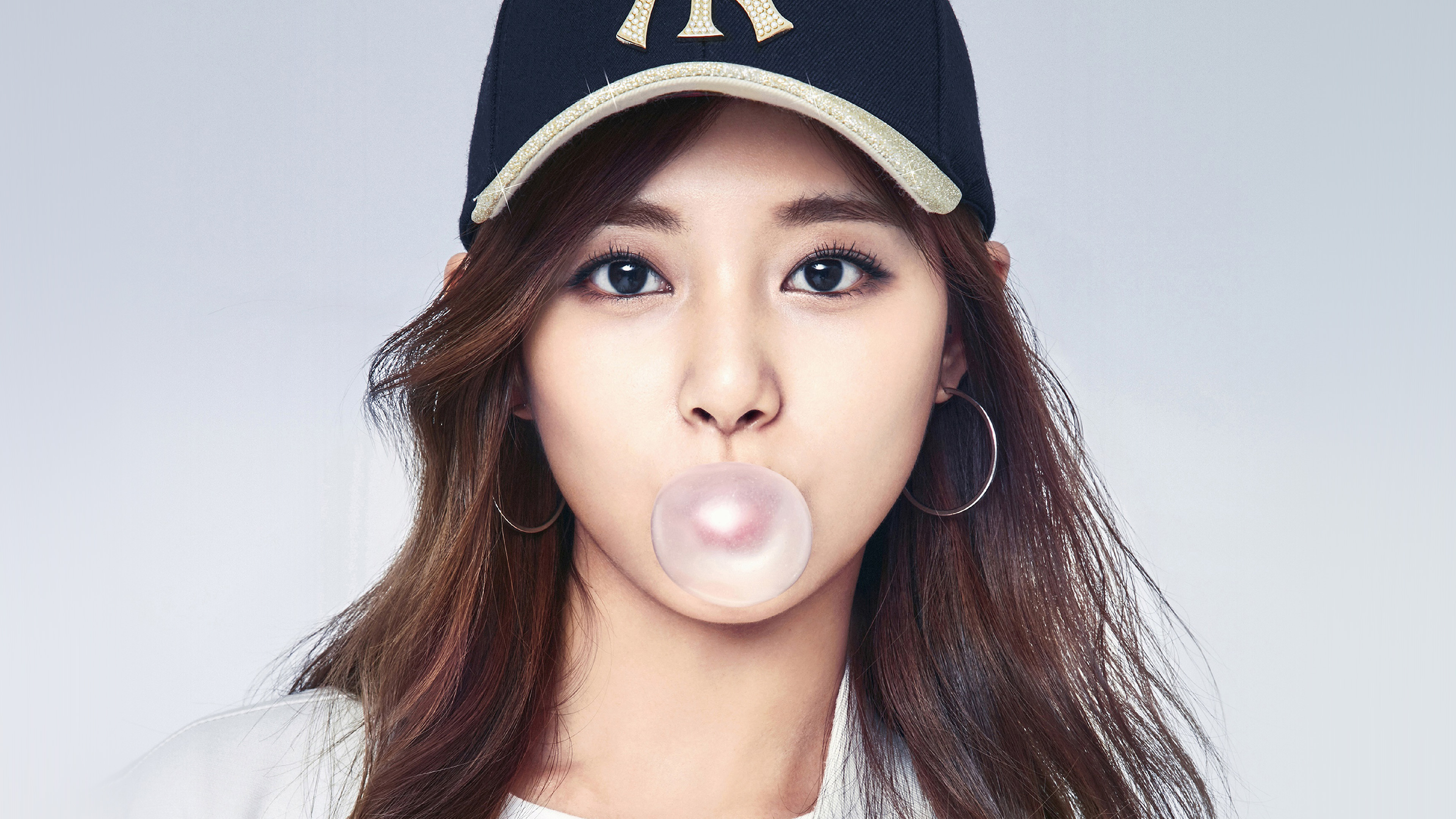 Kpop girl Tzuyu, MLB bubble, Asian wallpaper, Pop culture, 3840x2160 4K Desktop