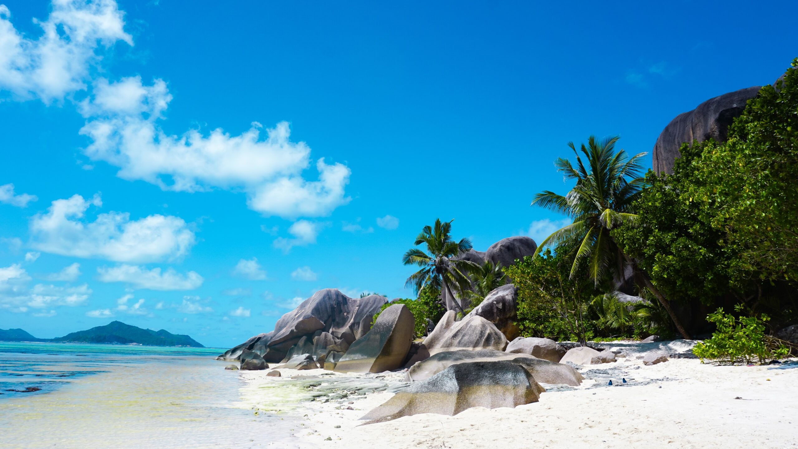 Seychelles dreams, Tranquil haven, Sleep in paradise, Unforgettable escape, 2560x1440 HD Desktop