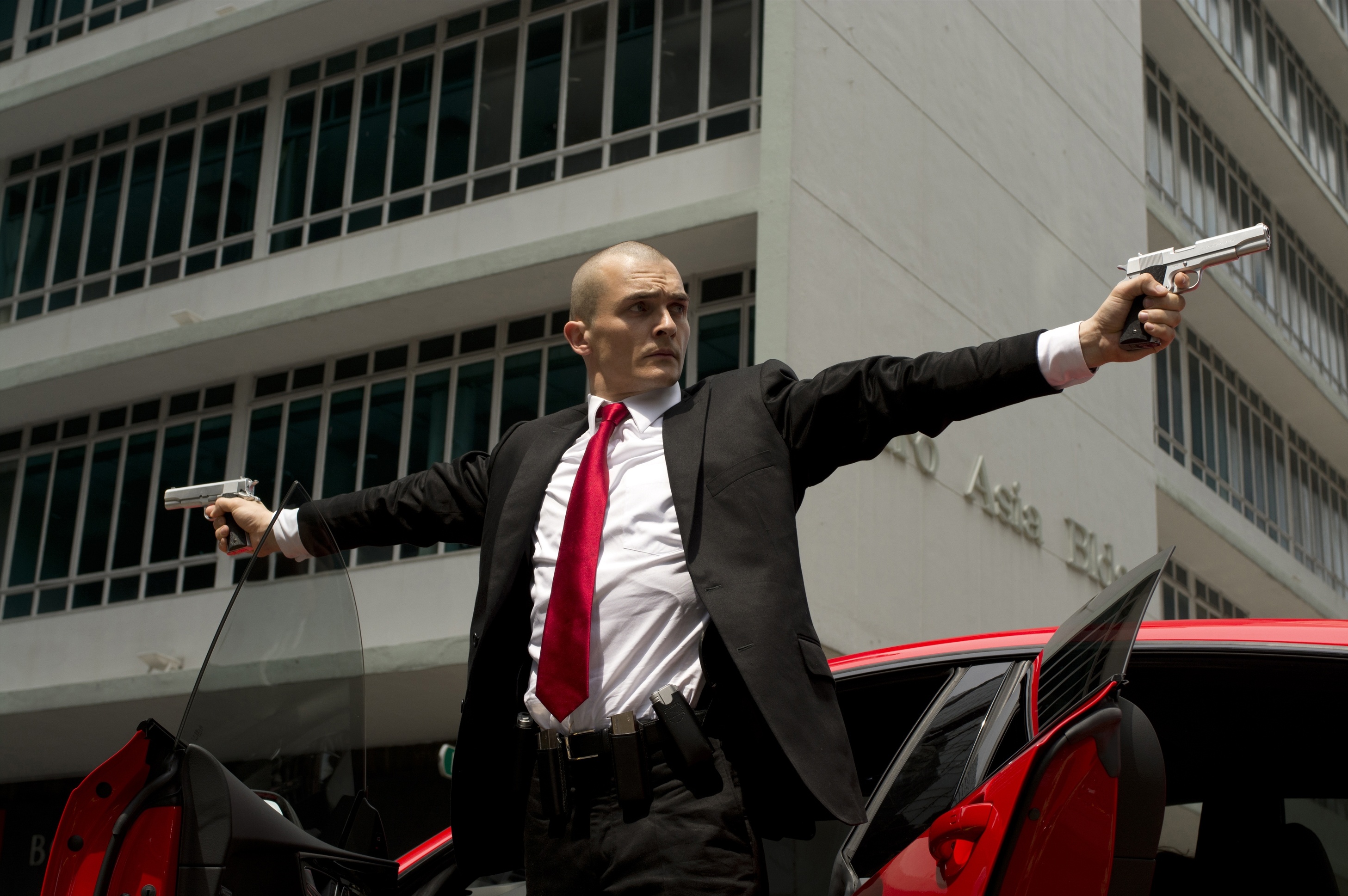 Rupert Friend, Hitman Agent 47, Action-packed images, Thrilling moments, 2920x1940 HD Desktop