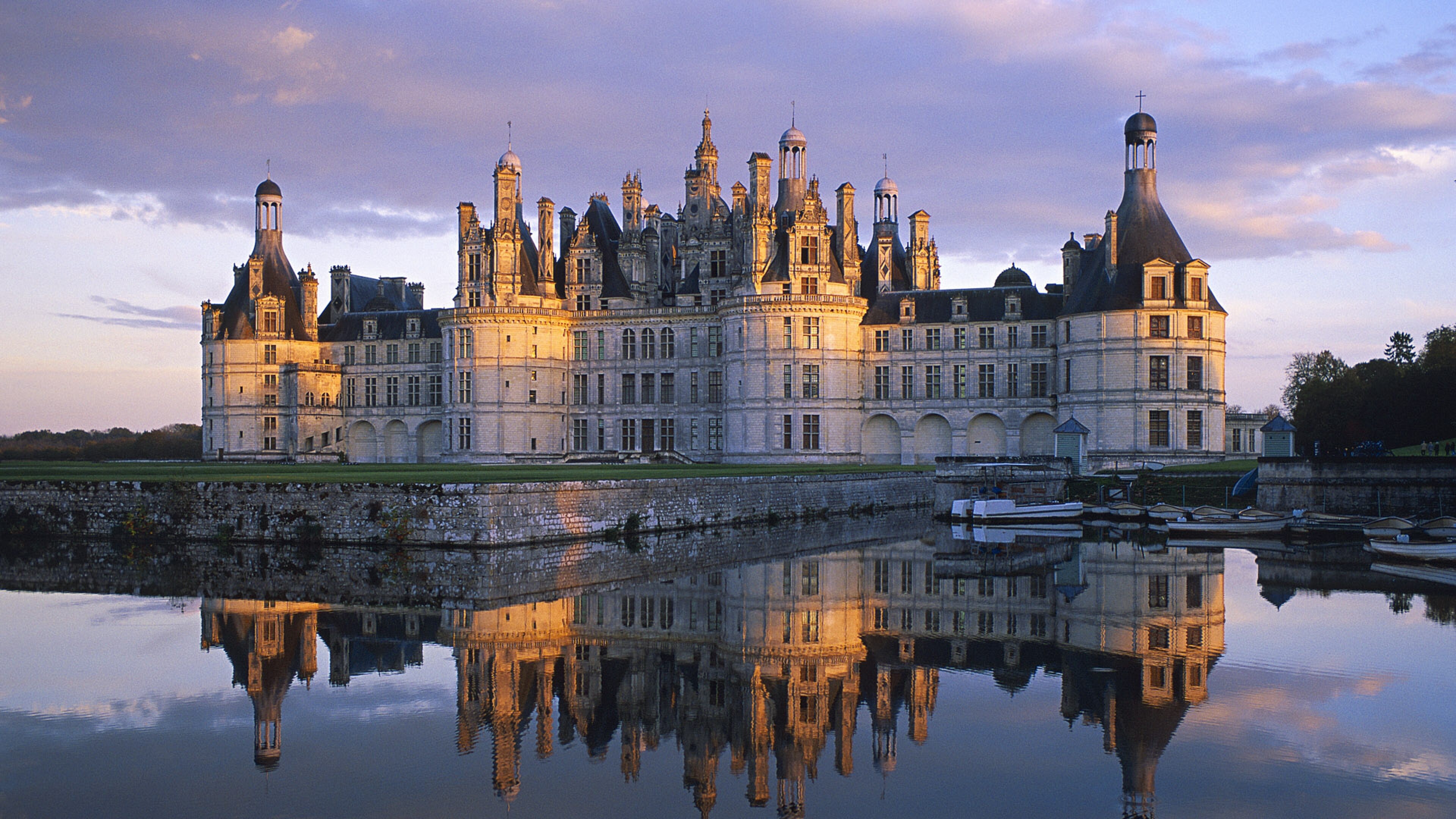 France: Castle, The Chateau de Chambord, Centre-Val de Loire. 3840x2160 4K Wallpaper.