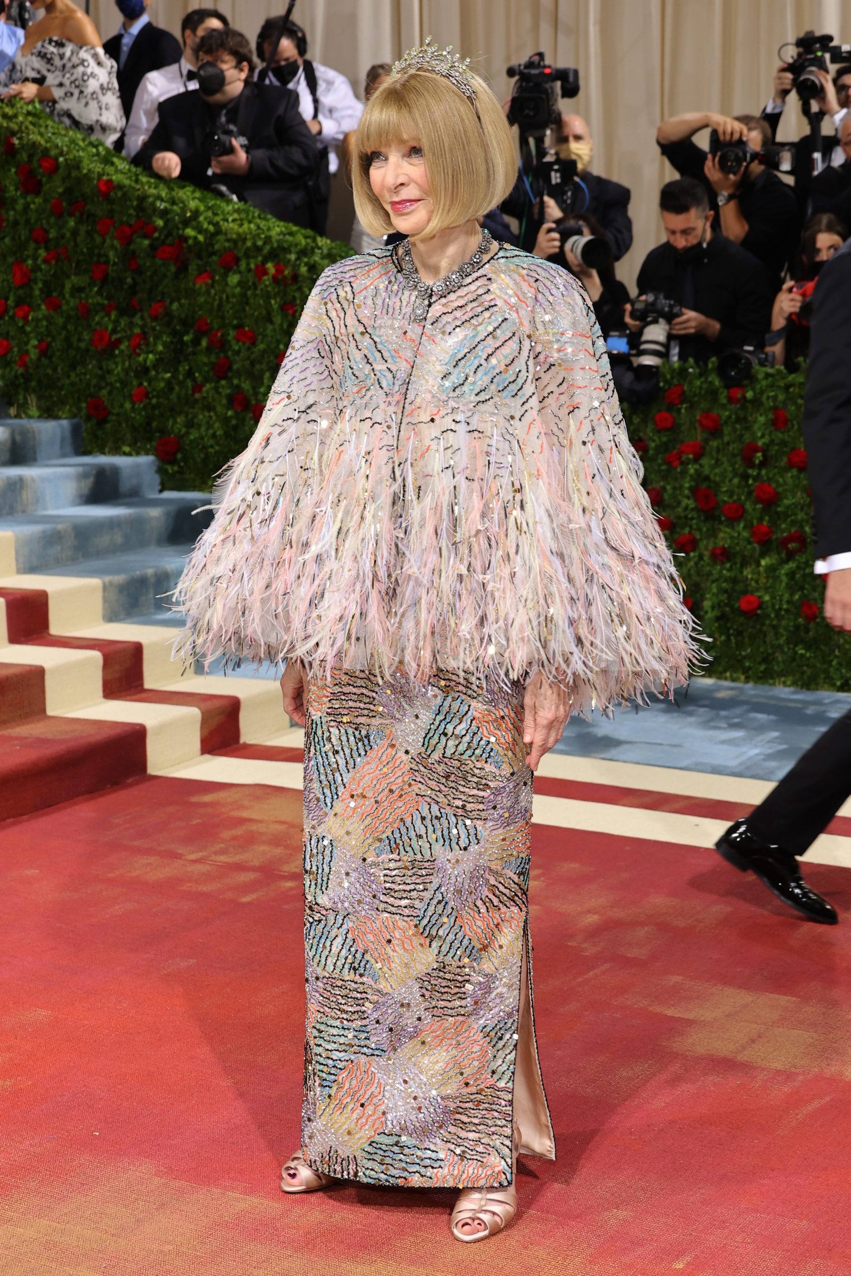 Anna Wintour: The Met Gala, A fashion assistant for Harper’s & Queen magazine. 1710x2560 HD Background.