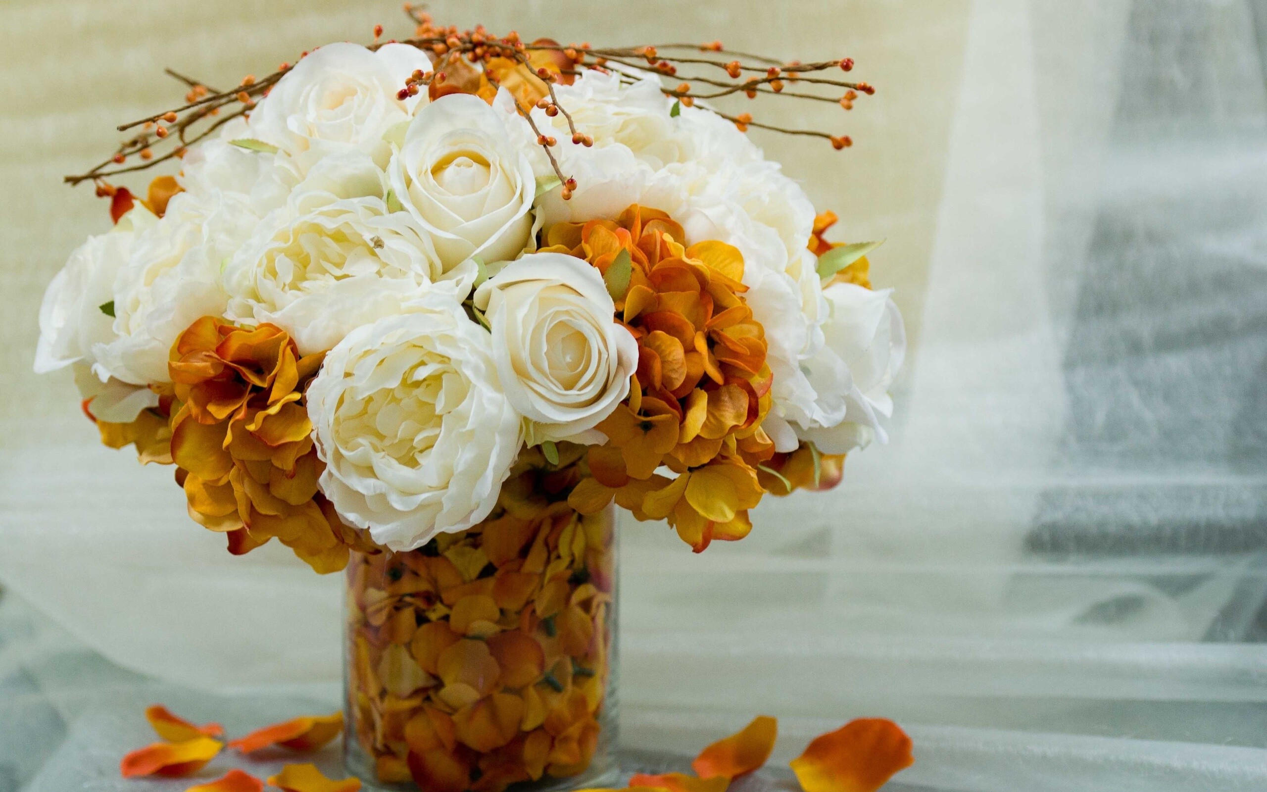 Flower Bouquet: An arrangement of cut flowers, Roses. 2560x1600 HD Background.