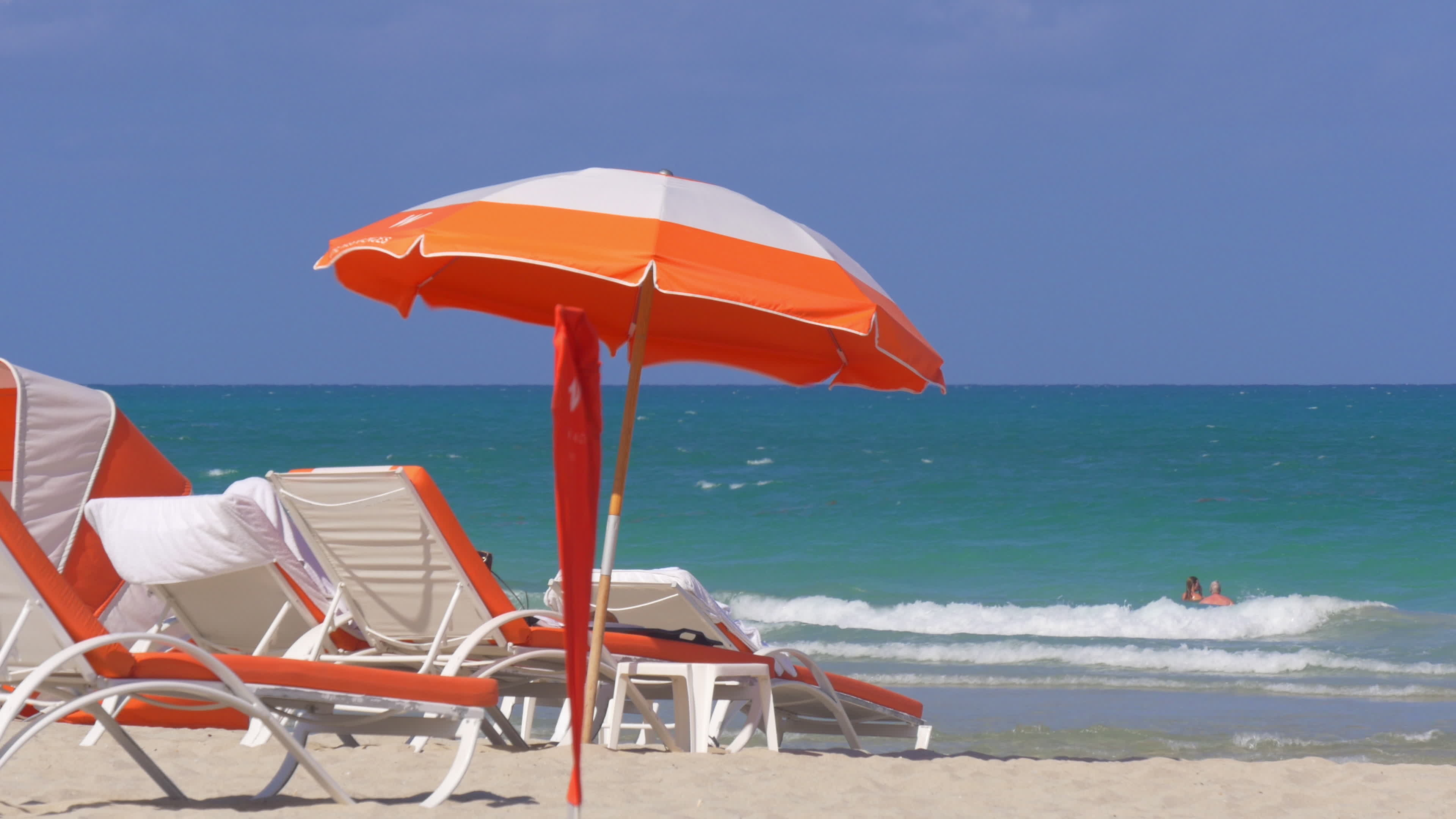 Beach Umbrella: A large device used to provide shade on sunny seashores. 3840x2160 4K Wallpaper.