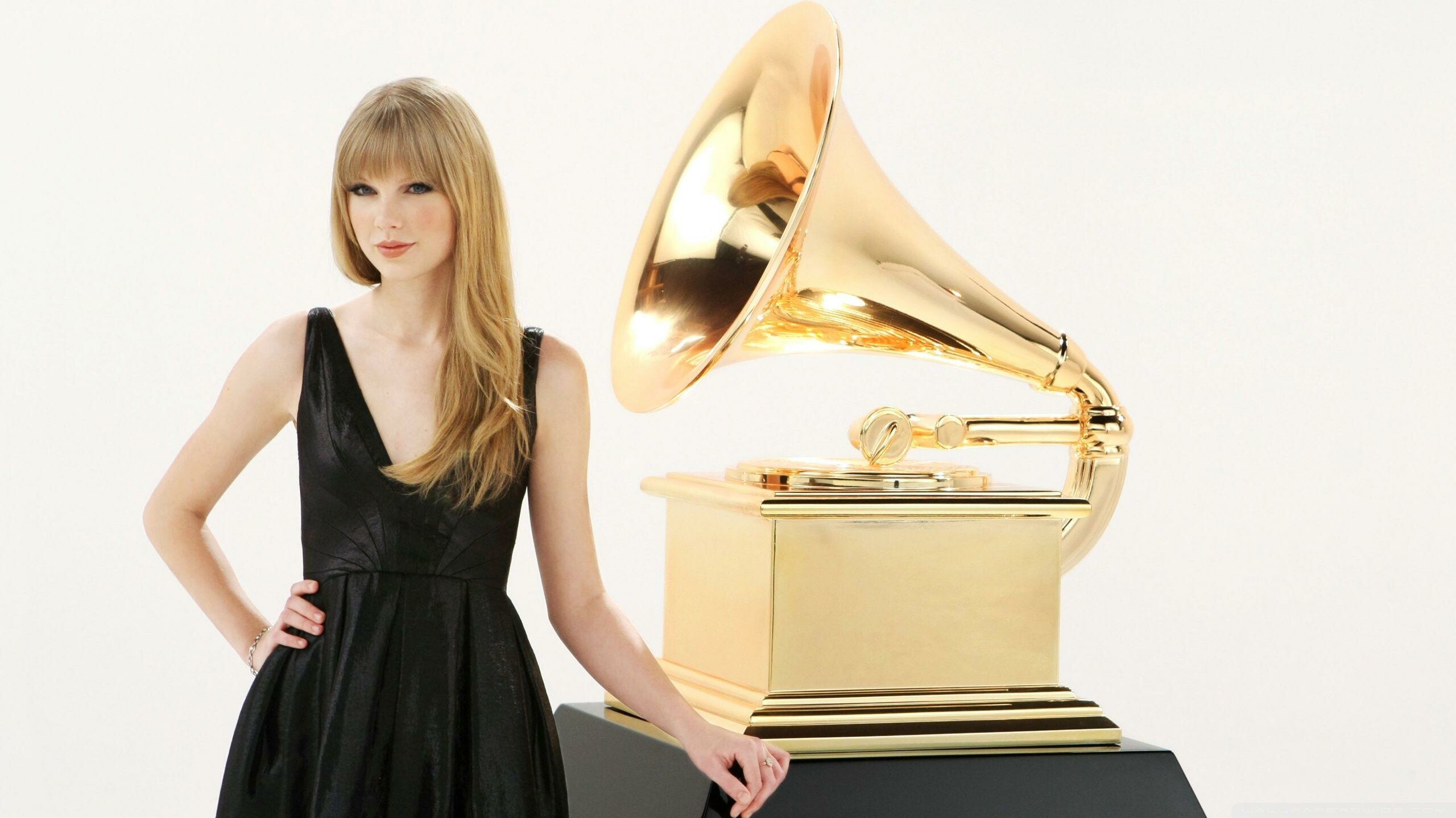 The Grammys, Music's biggest night, Red carpet glamour, Star-studded event, 2560x1440 HD Desktop