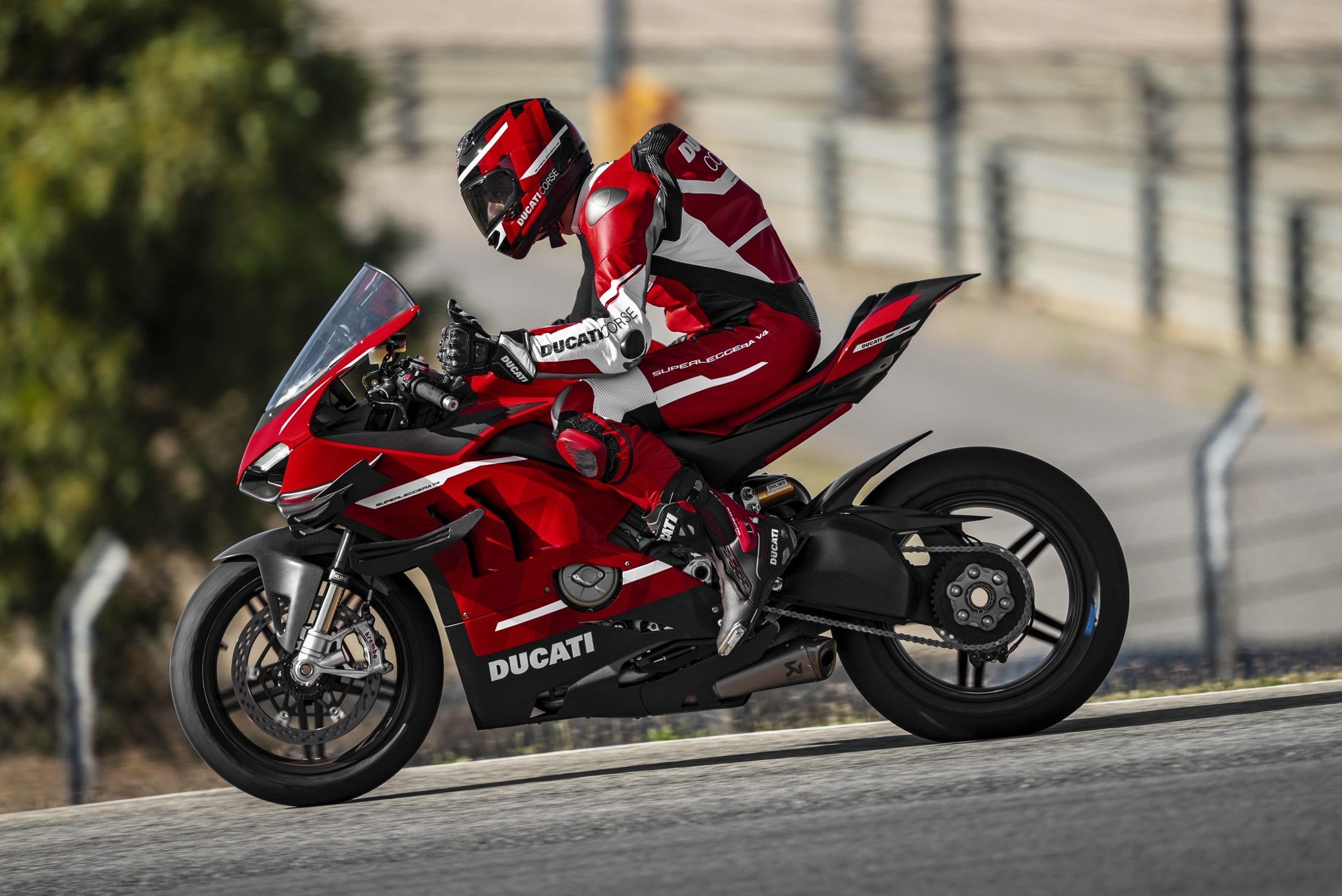 Ducati Superleggera V4, High-performance bike, Arena motosikal, Impressive feat, 2560x1710 HD Desktop
