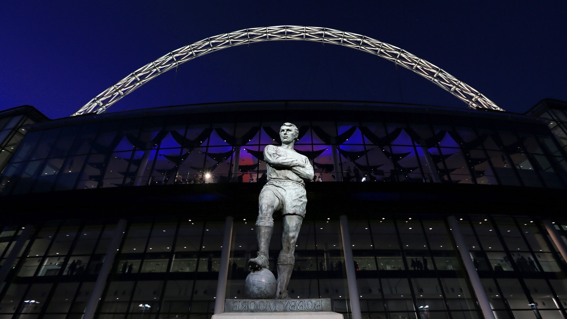 Wembley Stadium: The Bobby Moore statue, A bronze sculpture of the former West Ham and England footballer. 1920x1080 Full HD Background.