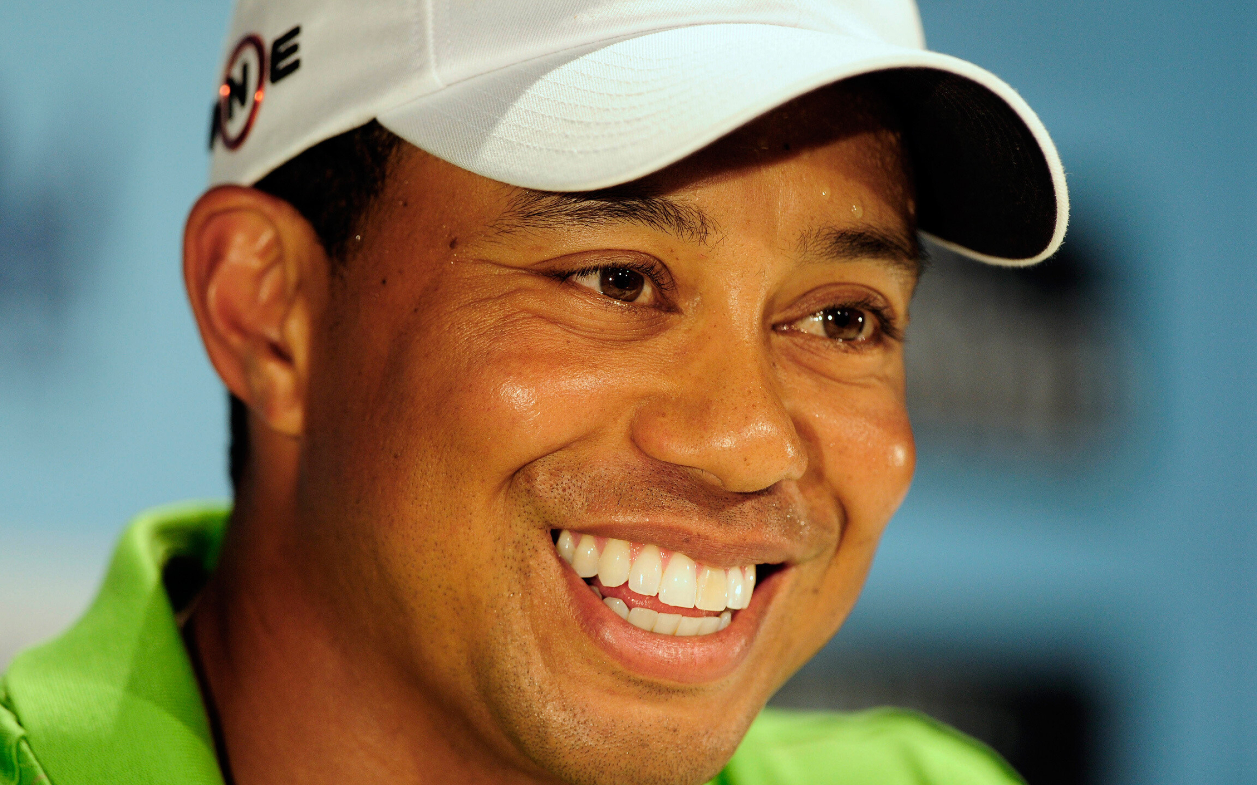 Tiger Woods: He has been the number one golf player in the world for the most consecutive weeks. 2560x1600 HD Background.