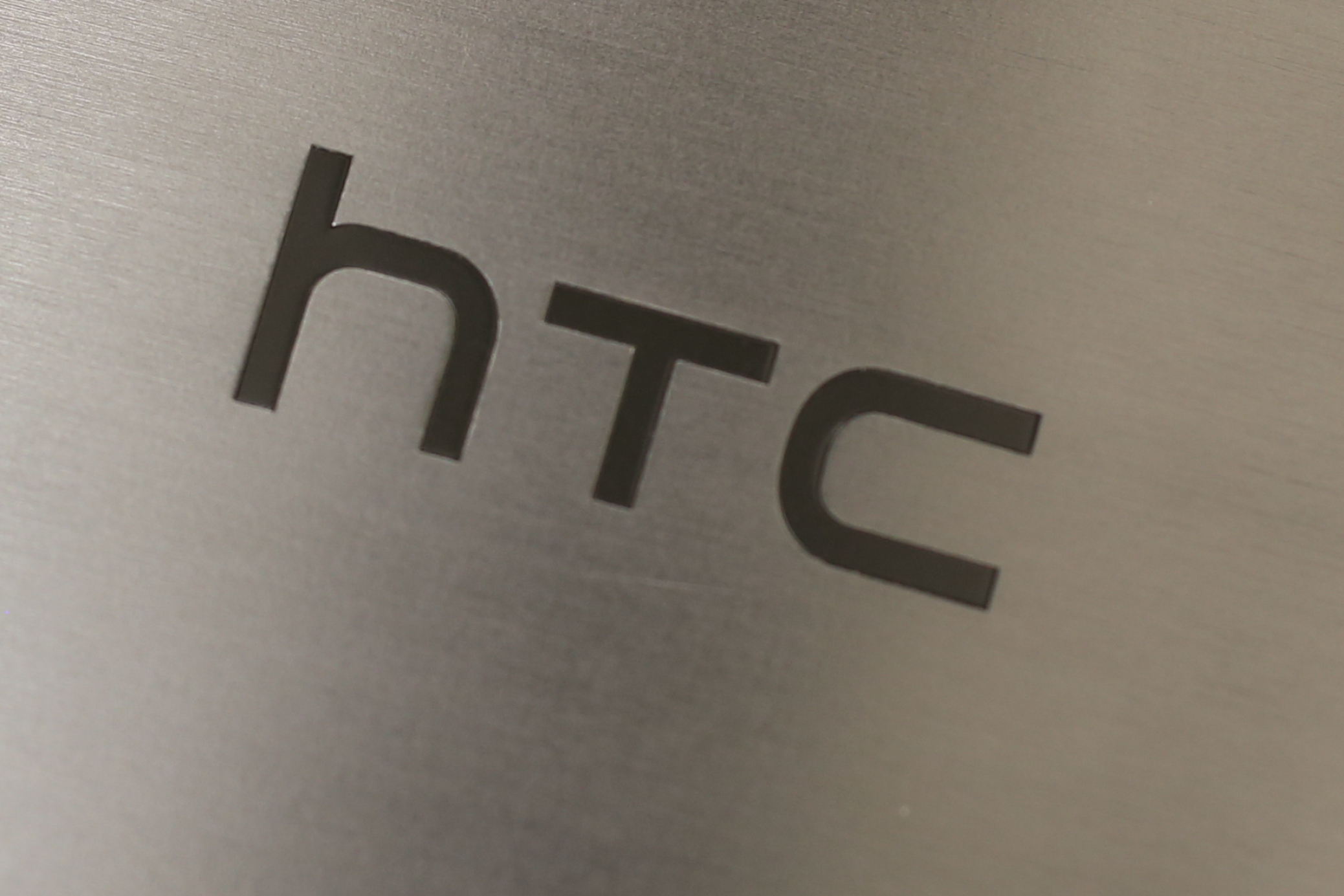 HTC Logo, Financial performance, Company news, Mobile industry updates, 2080x1390 HD Desktop