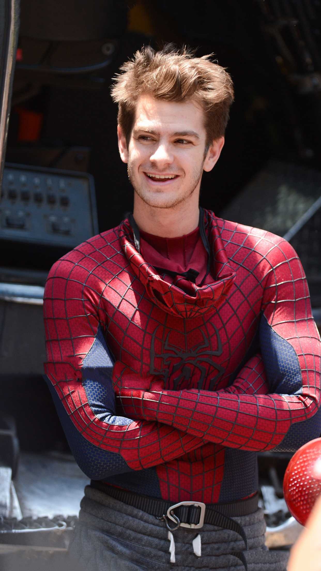 Andrew Garfield, Spider-Man movies, Superhero portrayal, Action-packed scenes, 1250x2210 HD Handy