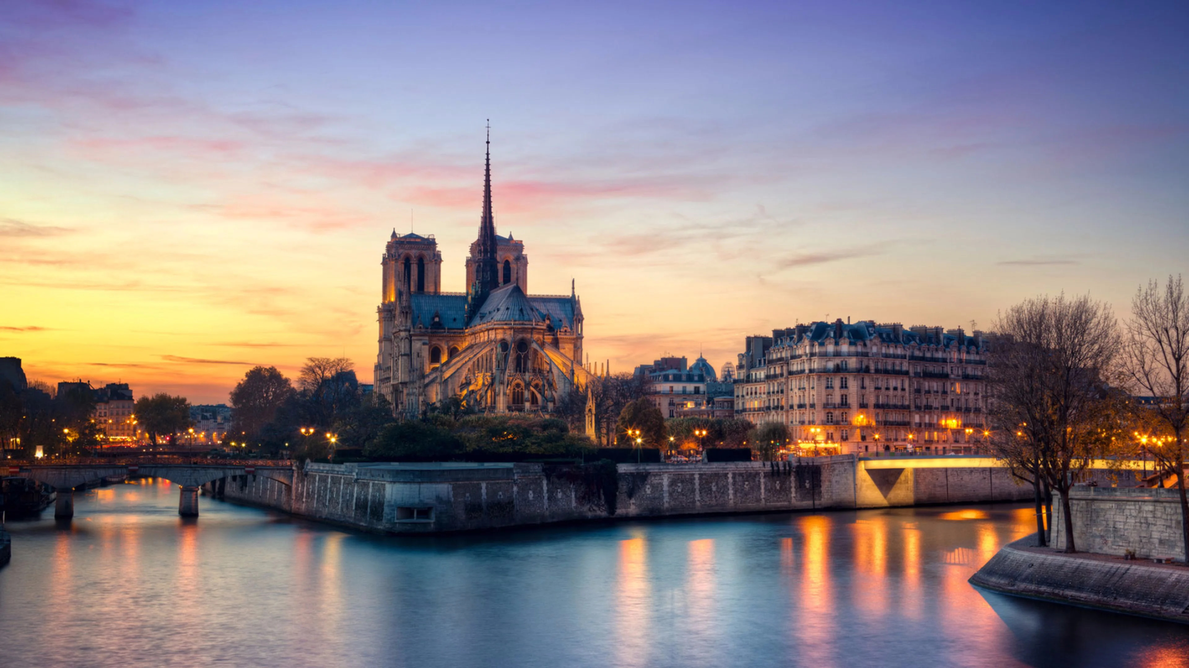 Paris: Pont de la Tournelle, Seine, Cityscape. 3840x2160 4K Background.