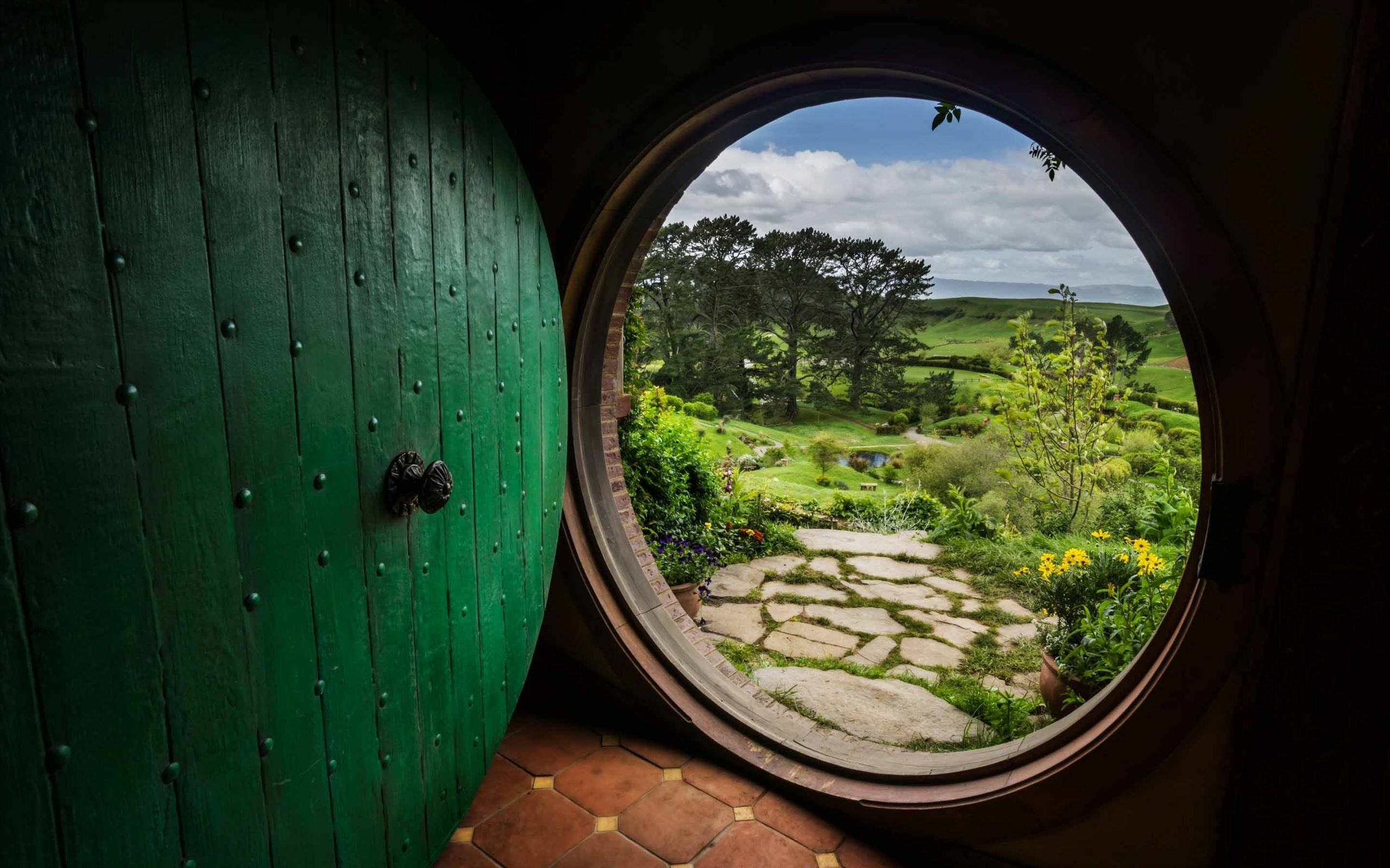 The Hobbit: The Hobbiton Movie Set, A significant location used for The Lord of the Rings film trilogy. 2560x1600 HD Background.