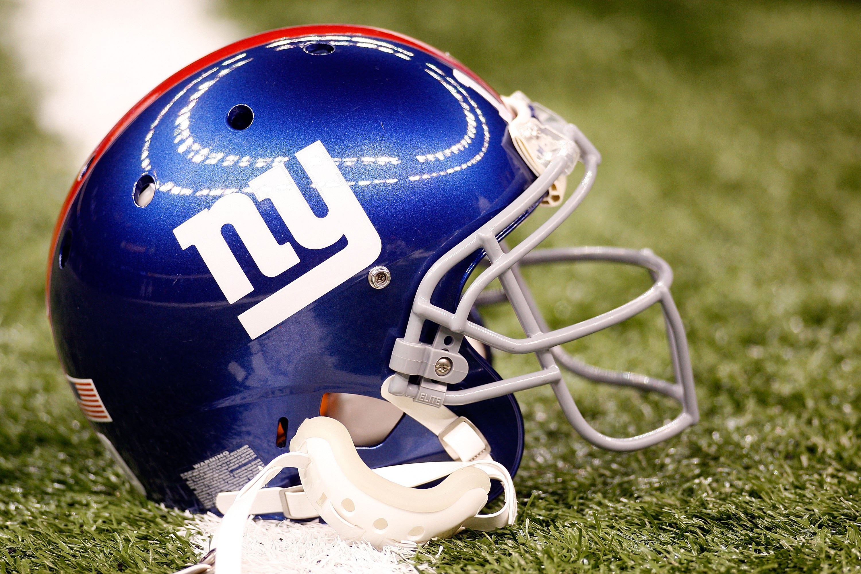 New York Giants: Founded and played their first season in 1925. 3000x2000 HD Background.