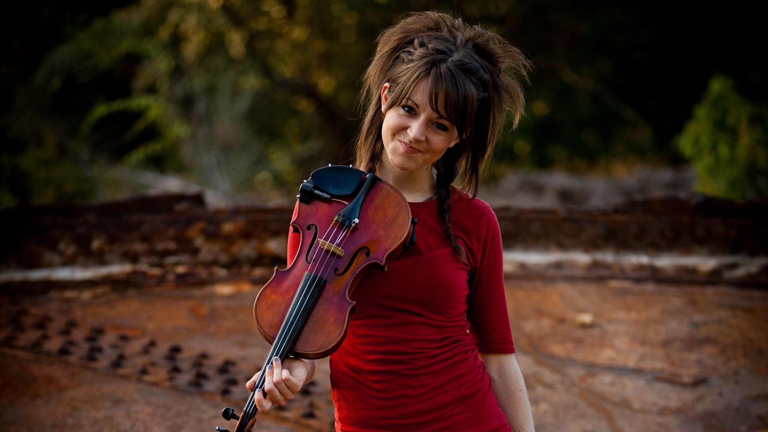 Lindsey Stirling, Exceptional violinist, Charismatic performer, Engaging music, 2560x1440 HD Desktop