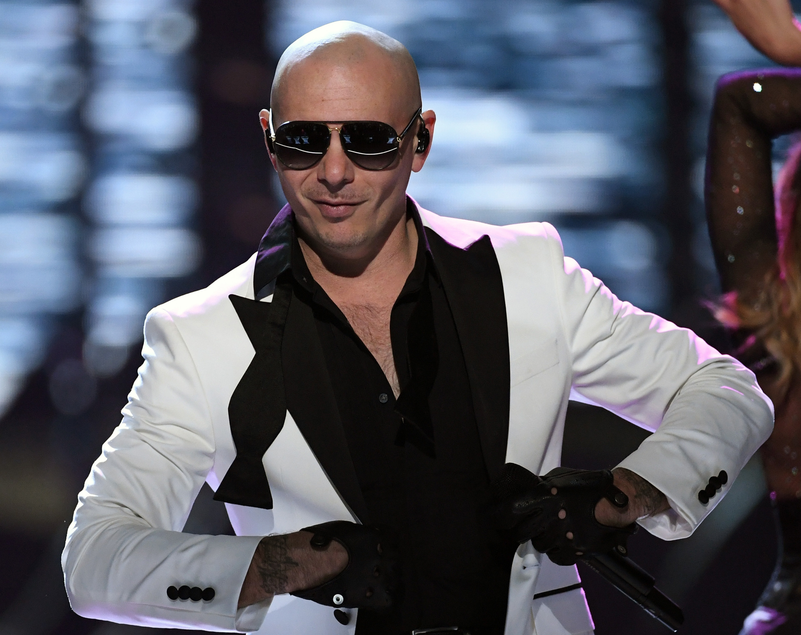 Pitbull, New signing, Echelon workout rivalry, 2700x2140 HD Desktop