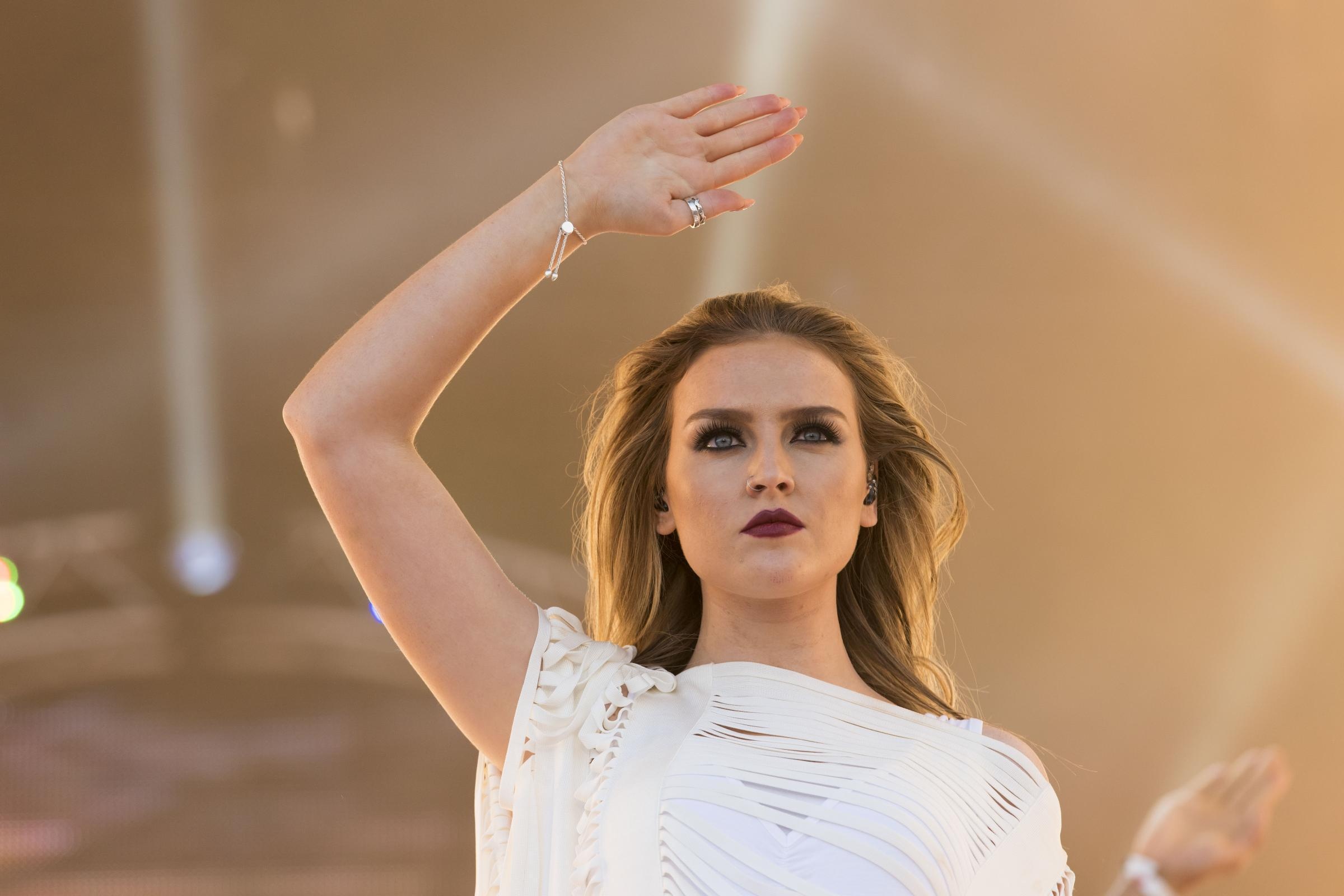 Perrie Edwards wallpapers, Top free, Backgrounds, Visual aesthetics, 2400x1600 HD Desktop