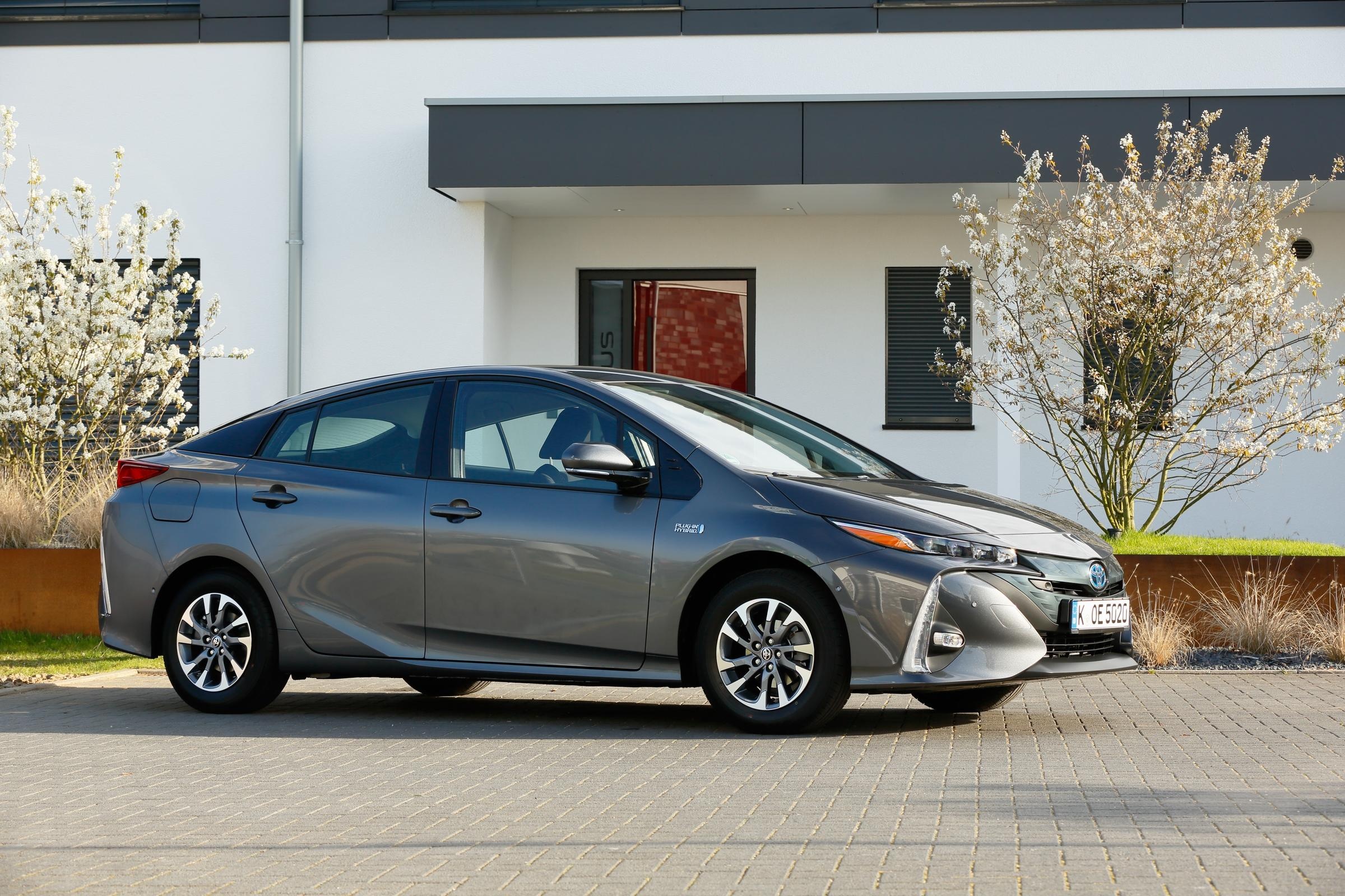 Toyota Prius, Reliable and efficient, Advanced safety features, Eco-friendly choice, 2400x1600 HD Desktop