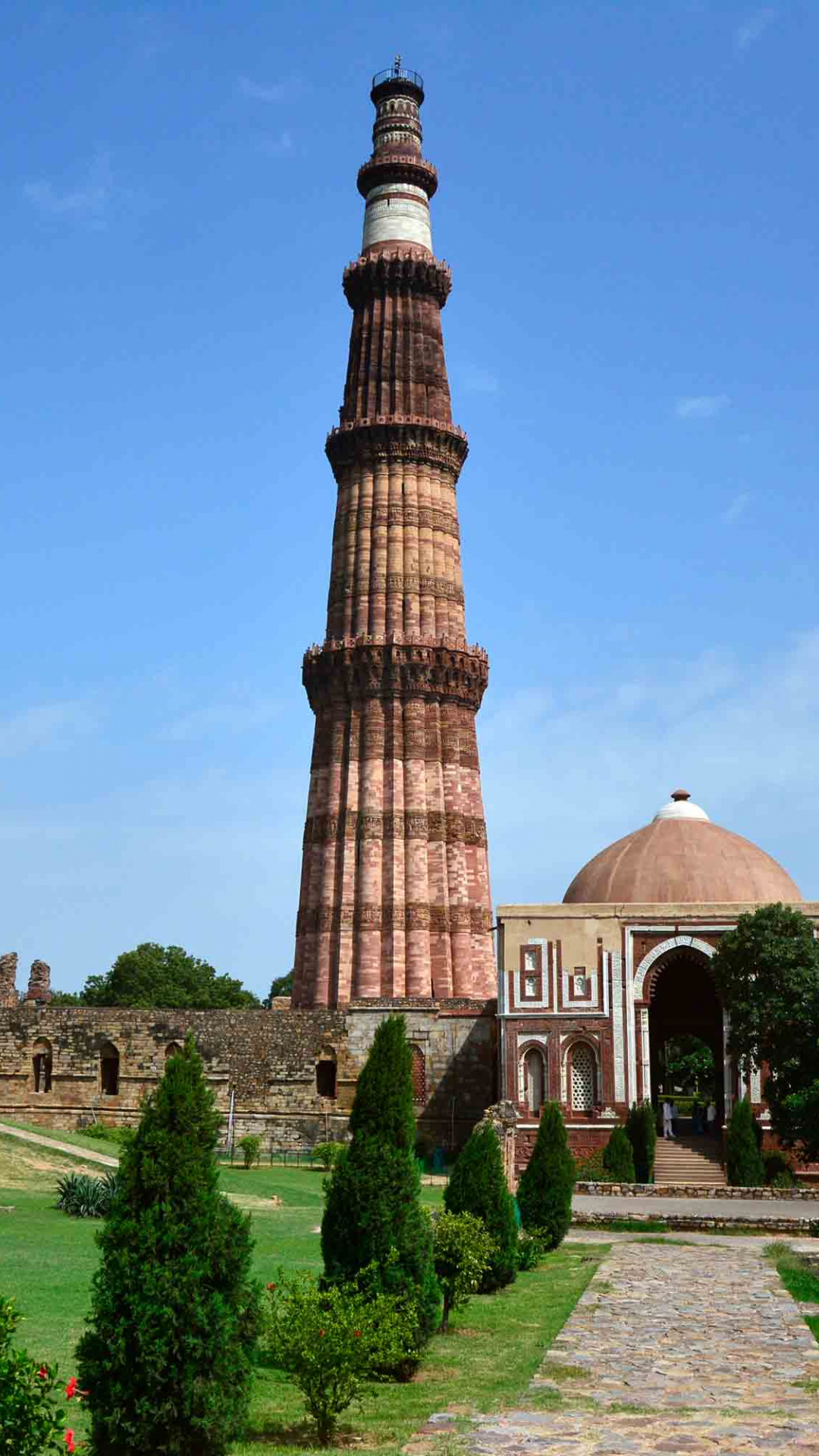 Qutub Minar essence, Delhi's heritage, Breathtaking wallpaper, Captivating visuals, 1080x1920 Full HD Phone