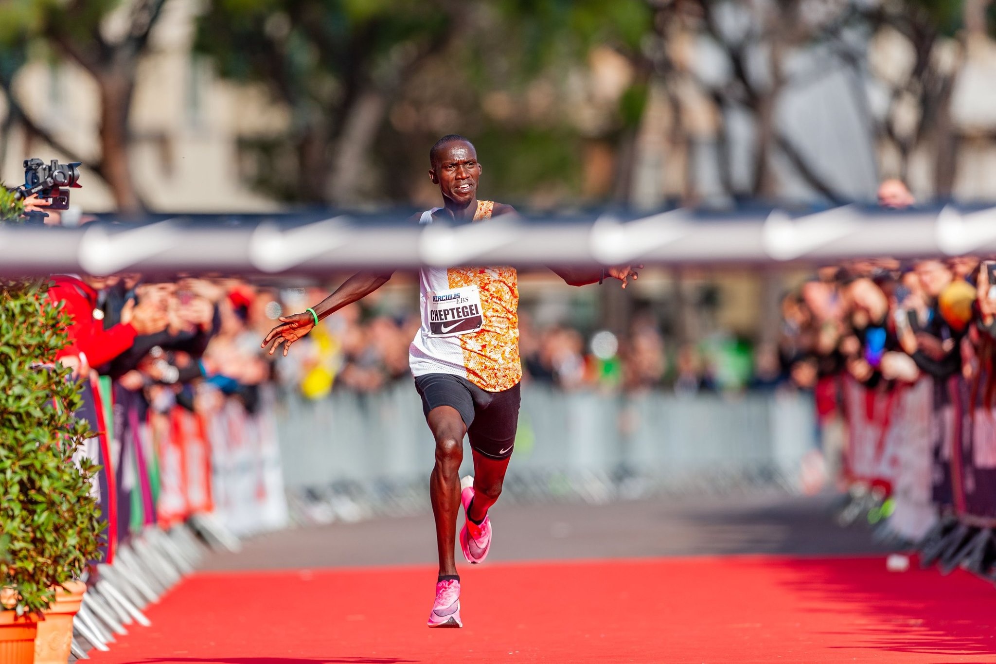 Joshua Cheptegei, Monaco Run title, Perfect start, 2021, 2050x1370 HD Desktop
