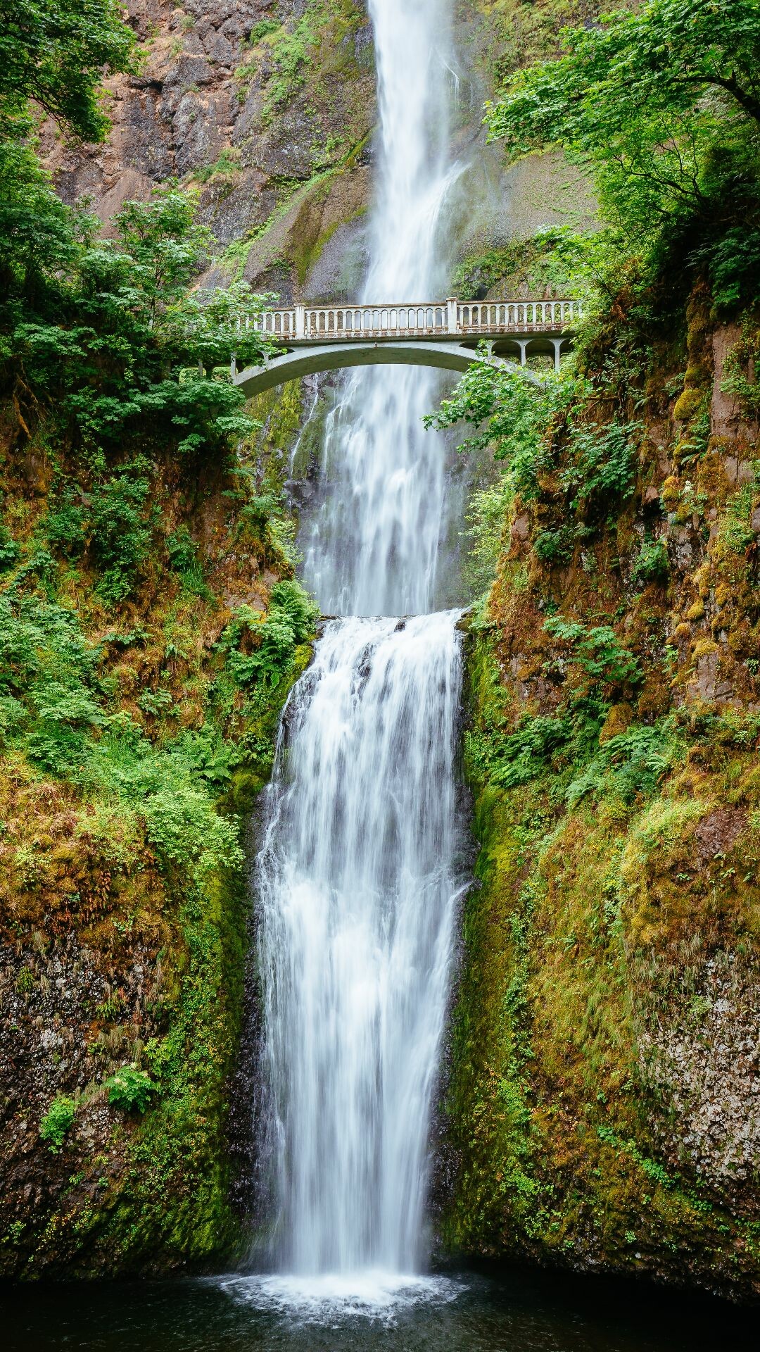 Waterfall: Multnomah Creek, Columbia River Gorge, Oregon. 1080x1920 Full HD Background.