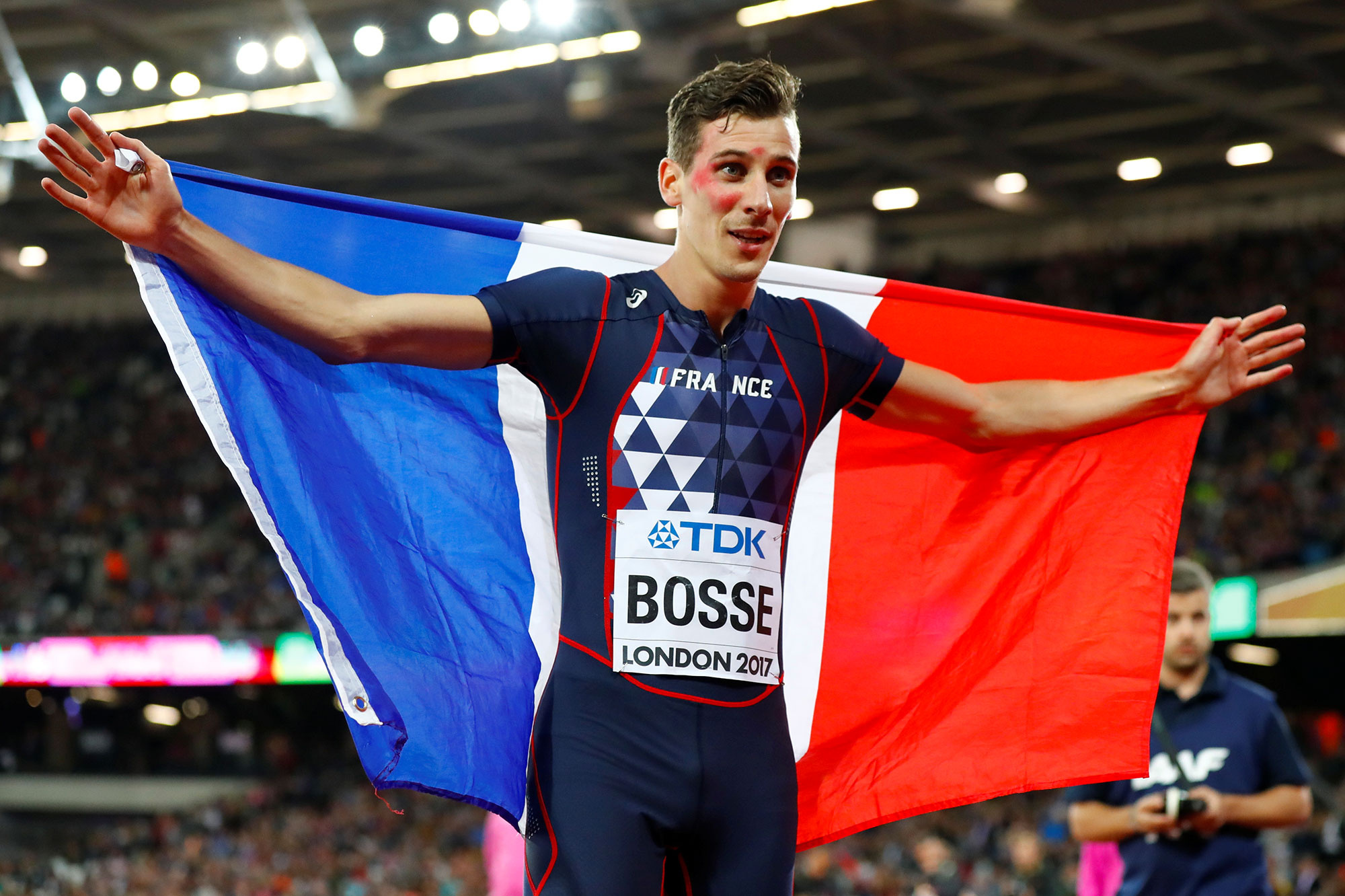 Pierre-Ambroise Bosse, 800m world champion, Impressive victory, Golden moment, 2000x1340 HD Desktop