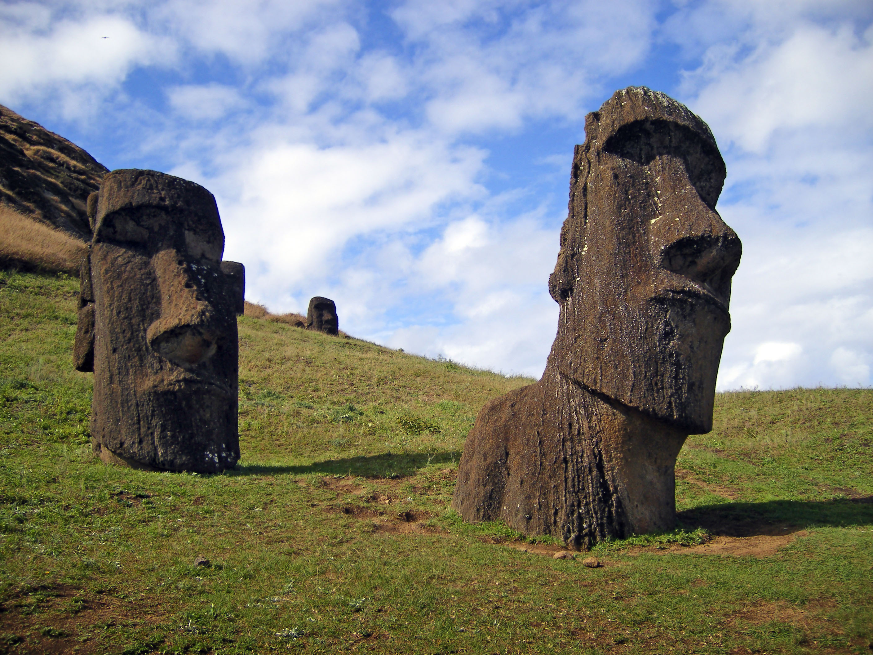 Moai stone guardians, Mythical Rapa Nui, Pacific island wonders, Gemwelsherblog, 2820x2120 HD Desktop