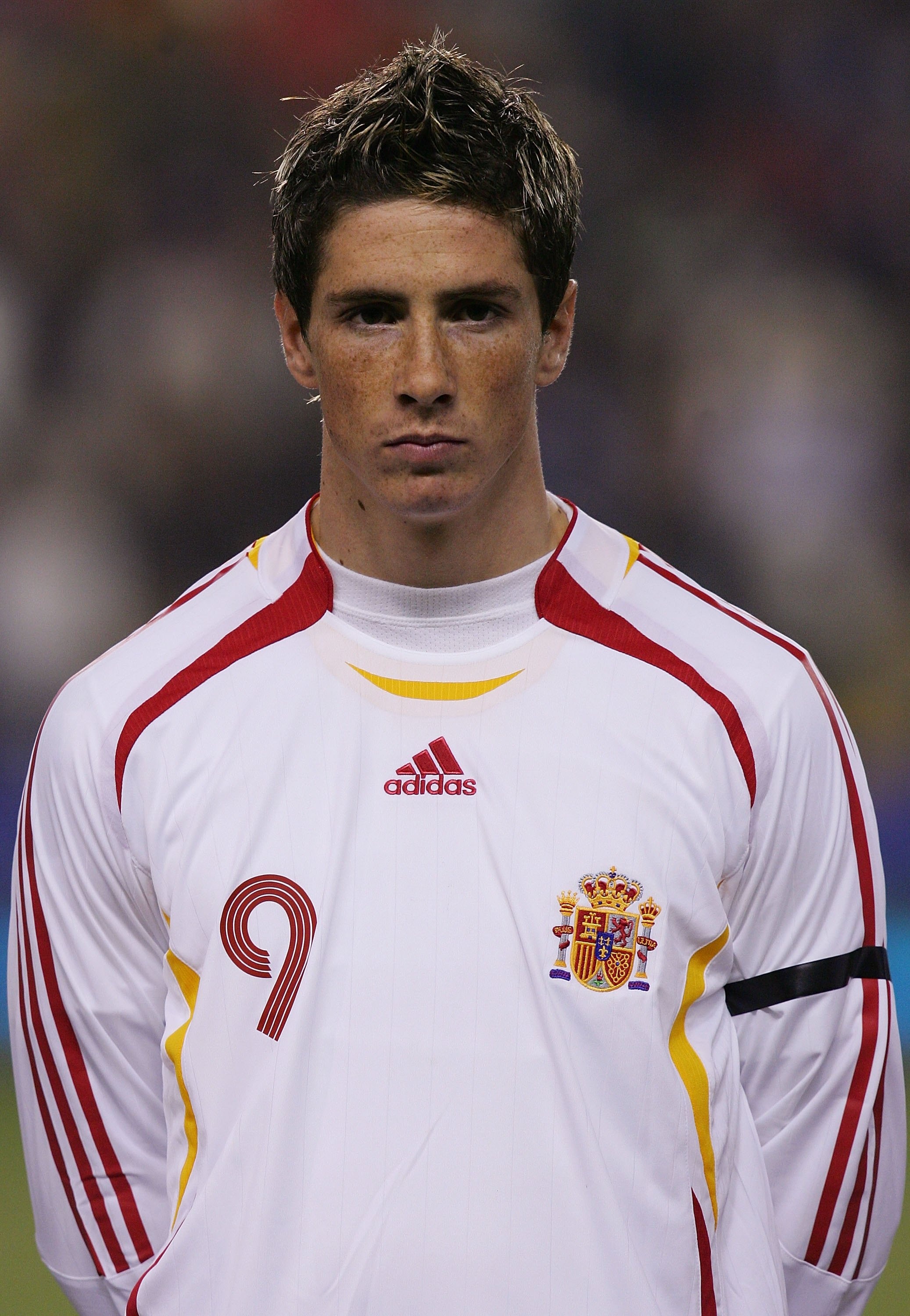 Fernando Torres, Football wallpapers, Dynamic poses, Sporting passion, 2080x3000 HD Handy