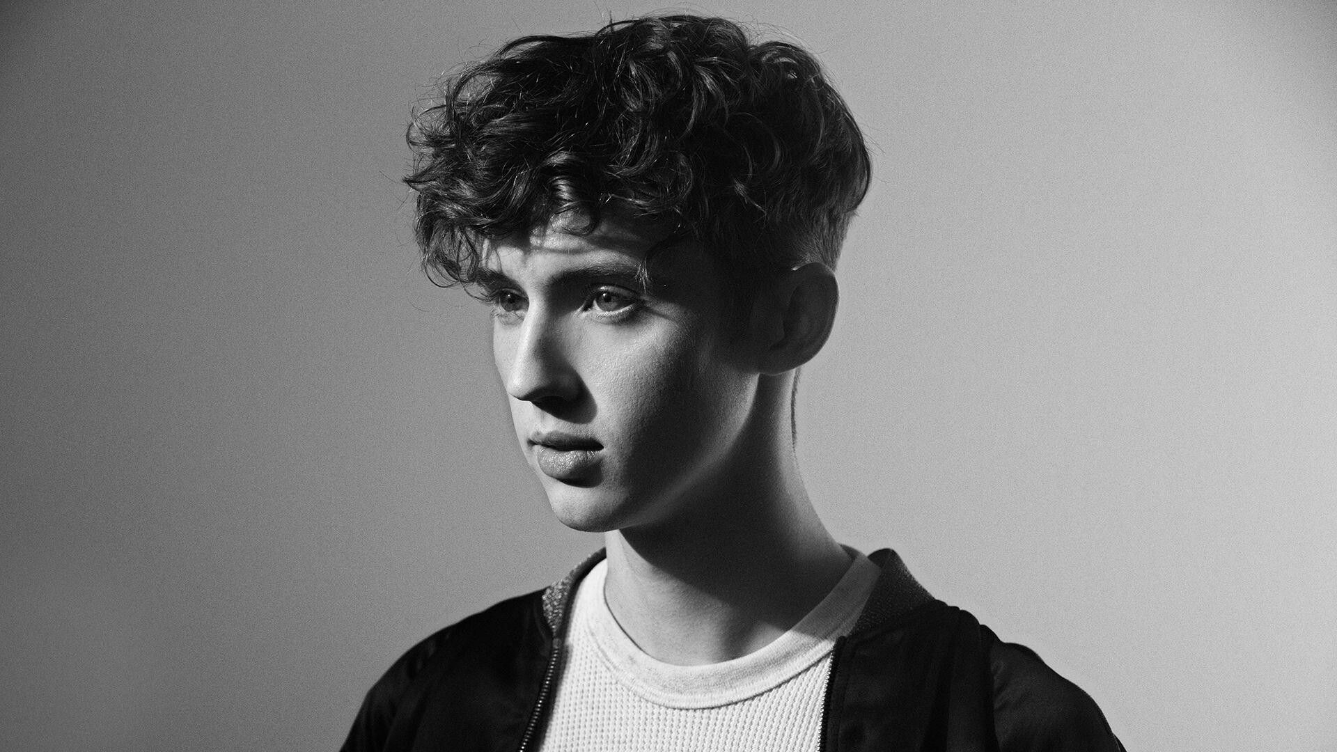 Troye Sivan: TRXYE, the third extended play, was released on 15 August 2014. 1920x1080 Full HD Background.