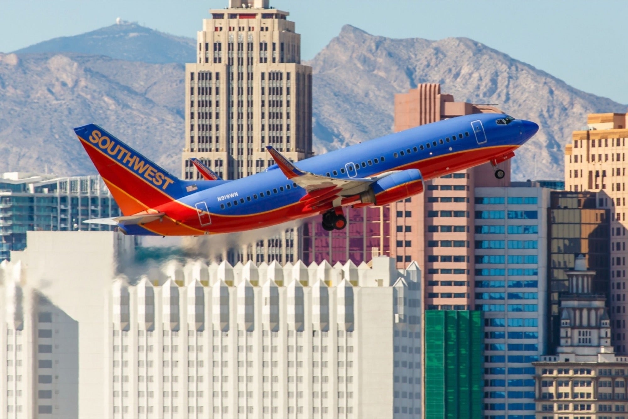 Southwest Airlines, Mass market, Air travel, Simplify, 2000x1340 HD Desktop