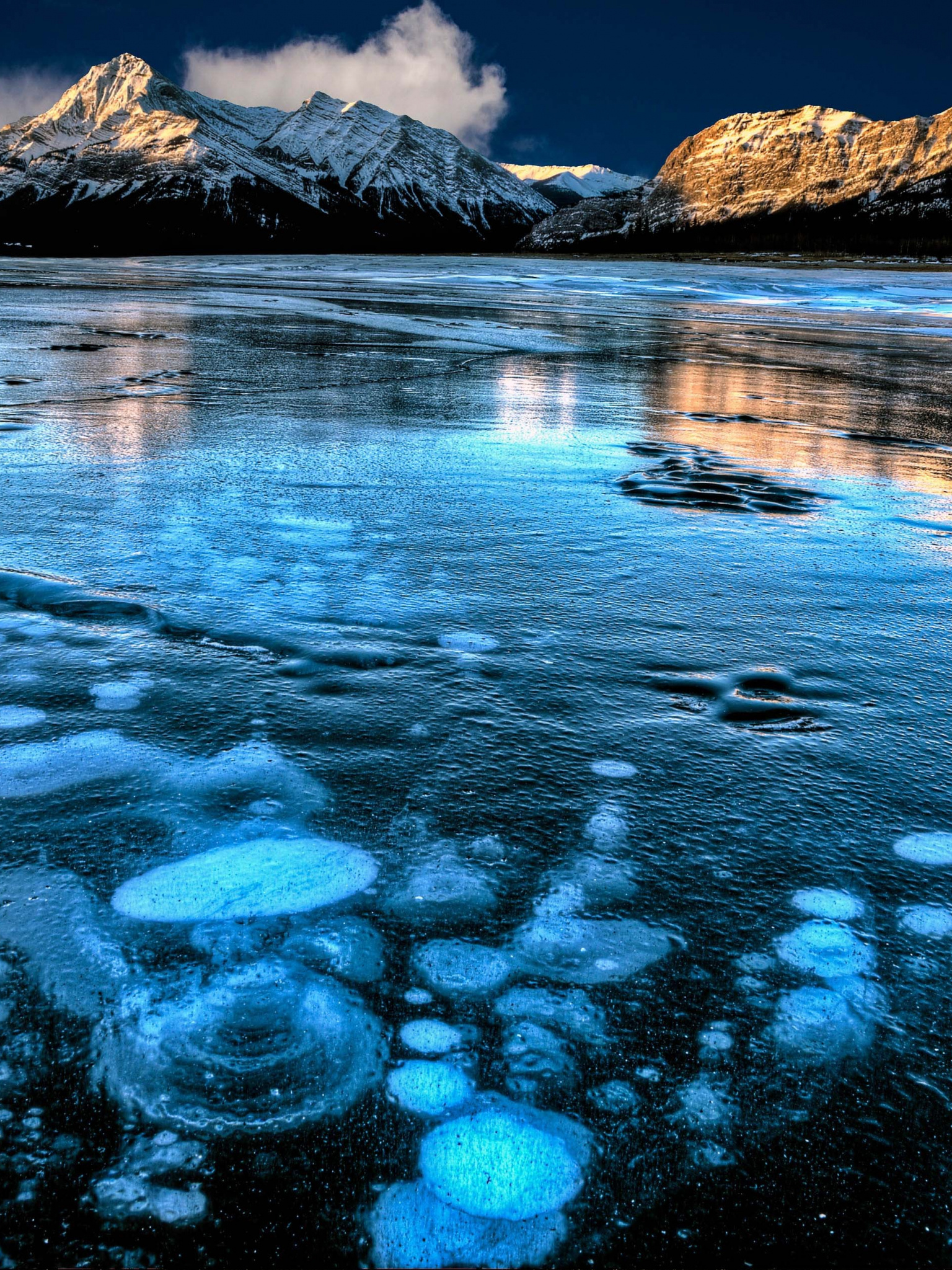 Ice 4K mountain Canada, Abraham Lake, 1540x2050 HD Phone