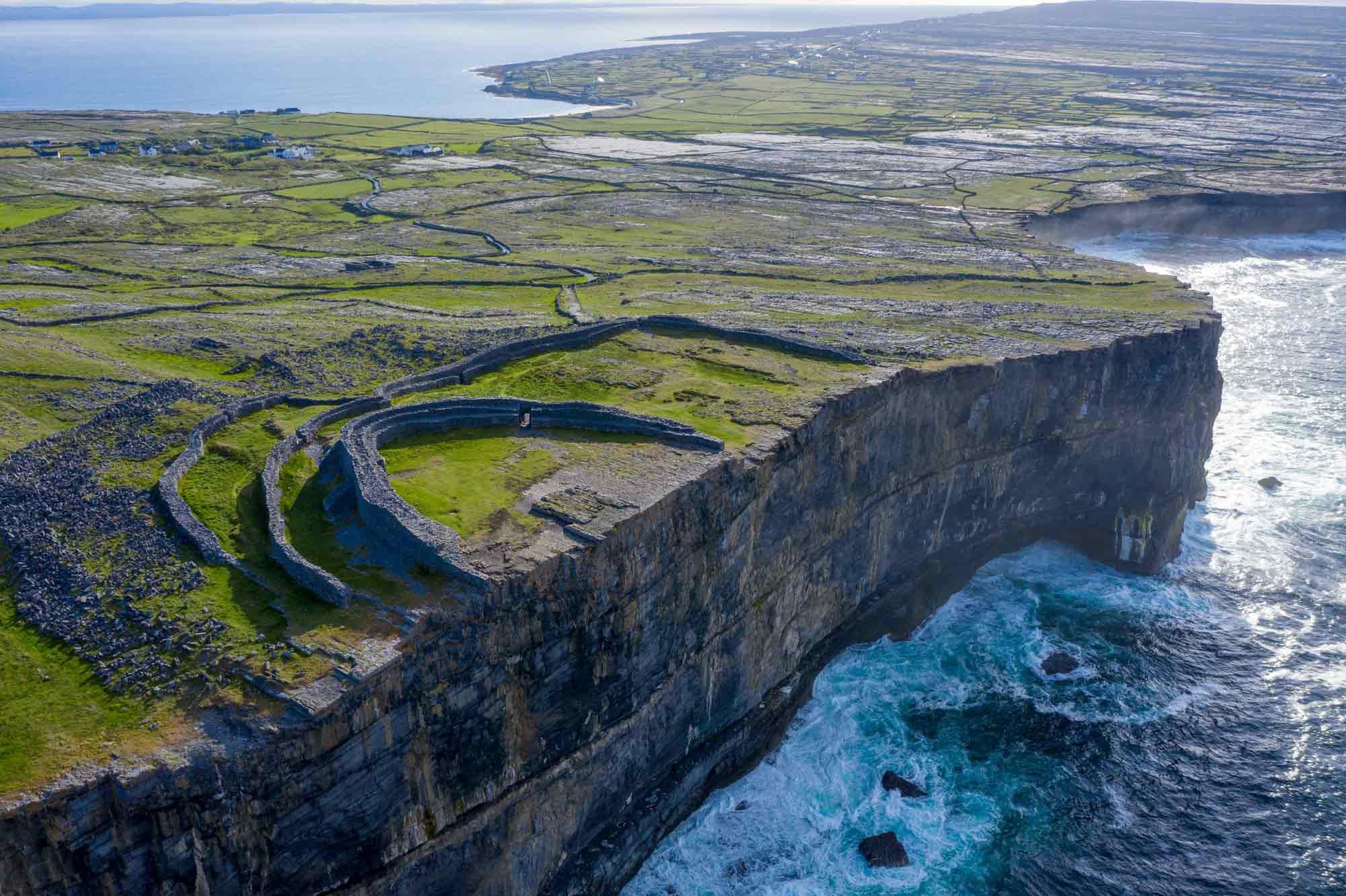 Dn Aonghasa, Aran Islands, County Galway, Congruent castles, 2000x1340 HD Desktop