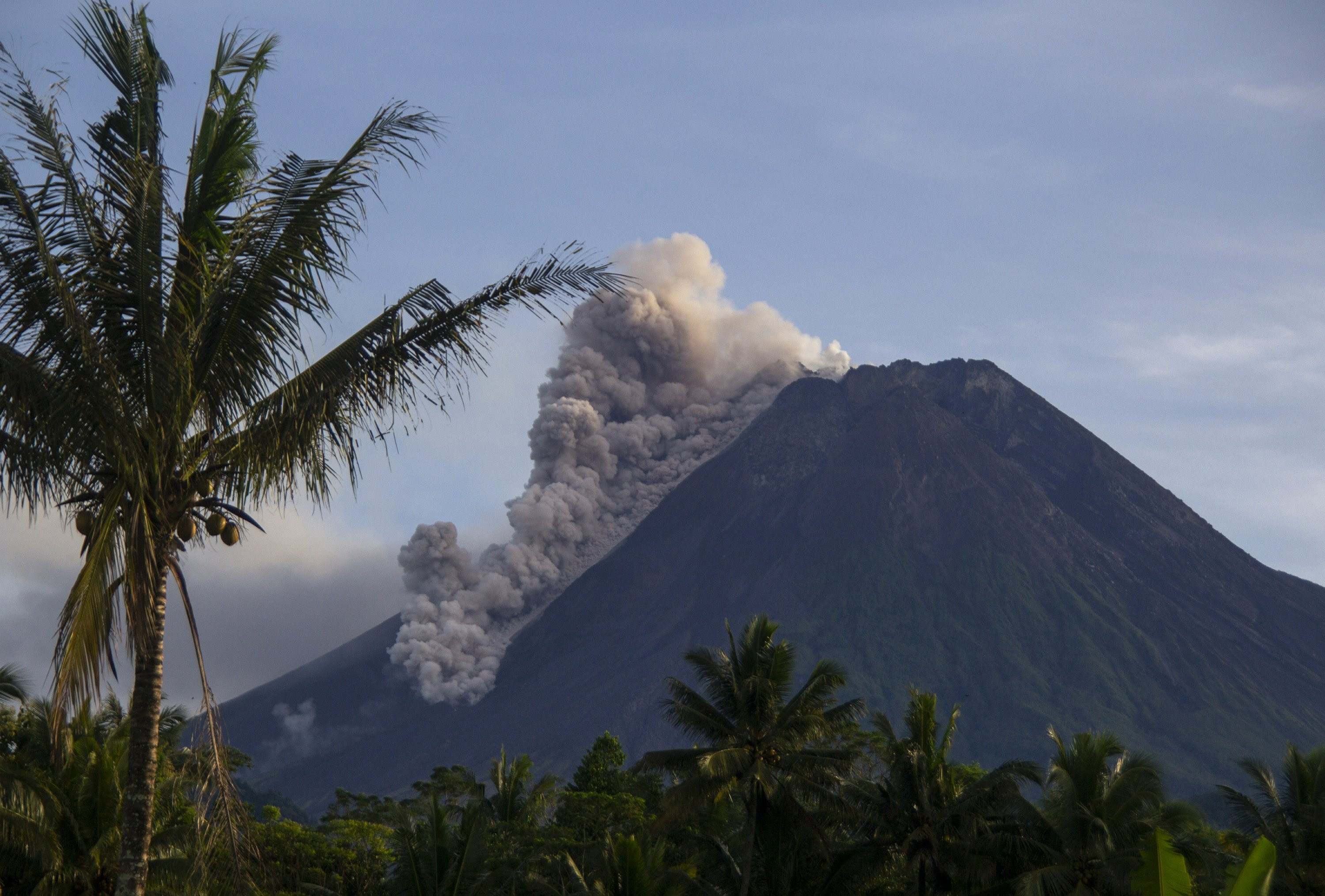 Merapi Volcano travel, Indonesia's Merapi volcano eruption, 3000x2030 HD Desktop