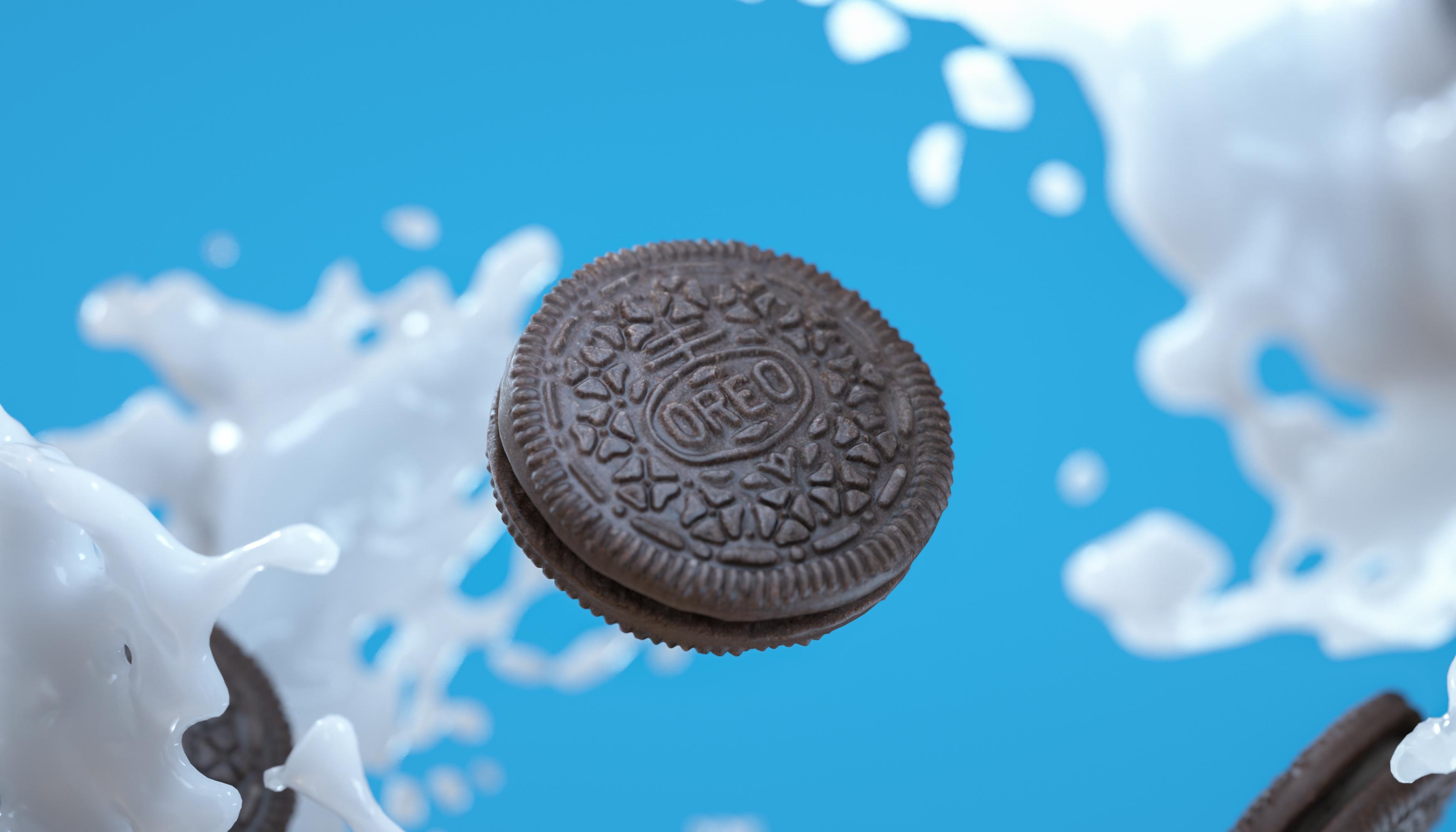 Oreo Cookies: Consists of two chocolate biscuits or cookie pieces with a sweet creme filling. 3500x2000 HD Background.