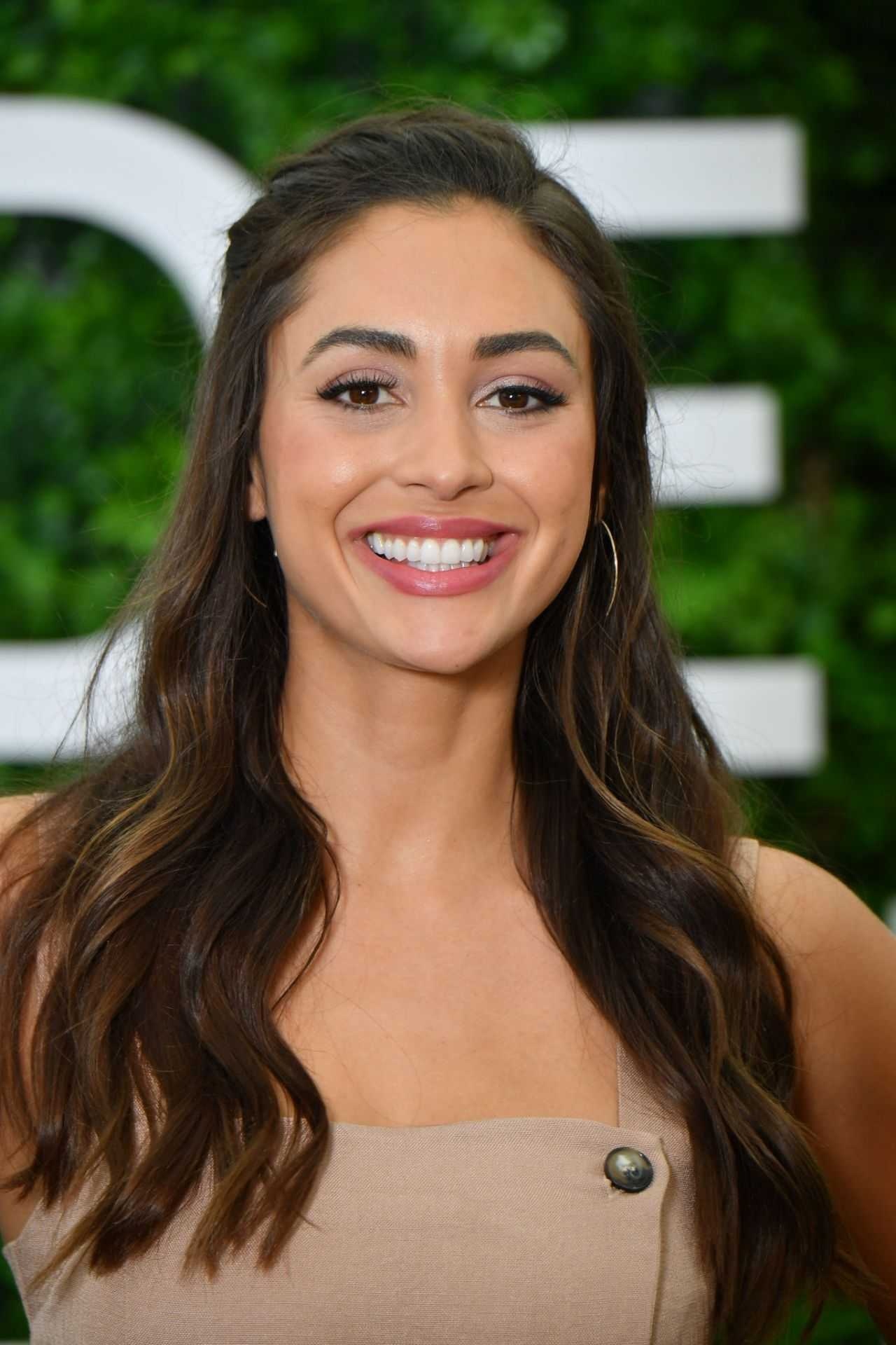 Hot pictures of Lindsey Morgan, Addictive body, Sexy poses, The Viraler, 1280x1920 HD Phone