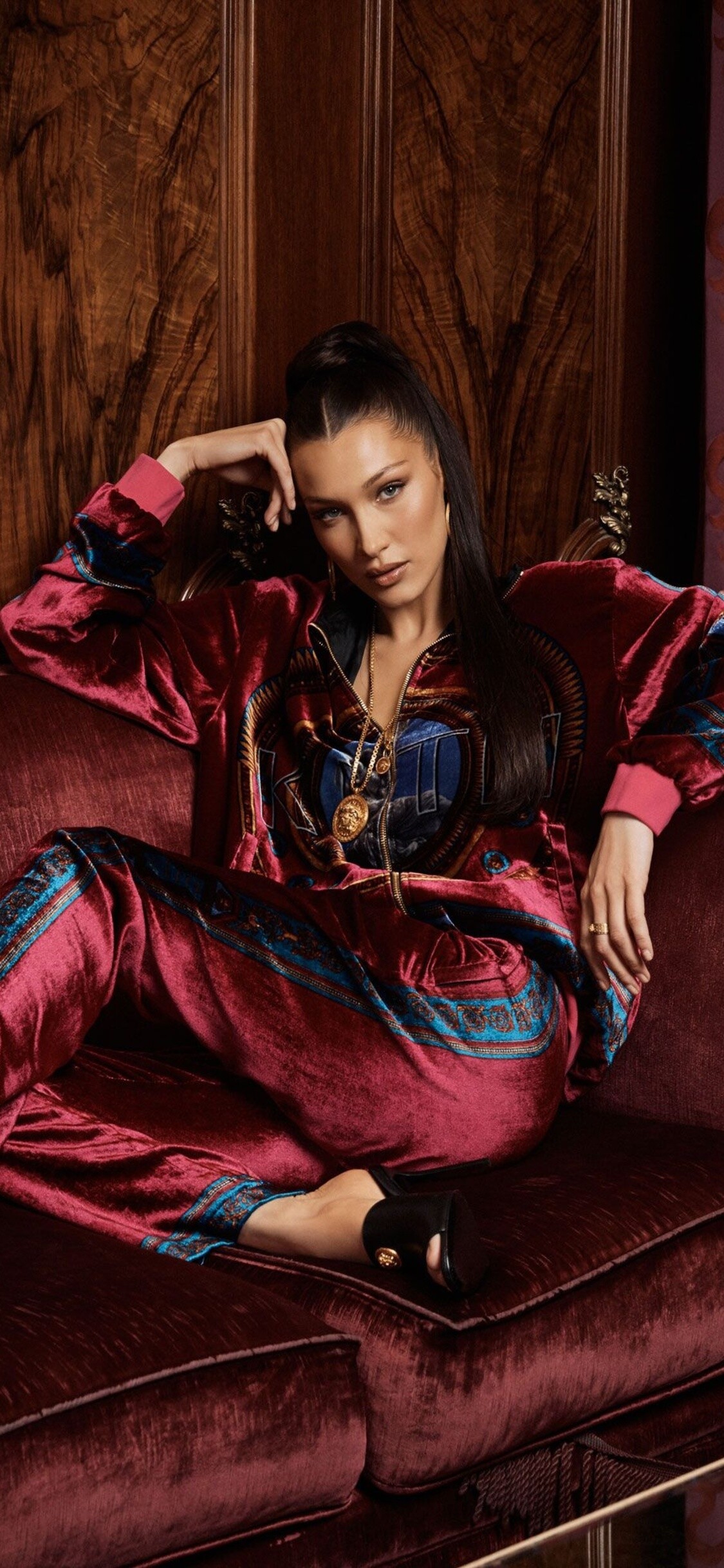 Bella Hadid, Versace 2019, iPhone X, Photos, 1130x2440 HD Phone