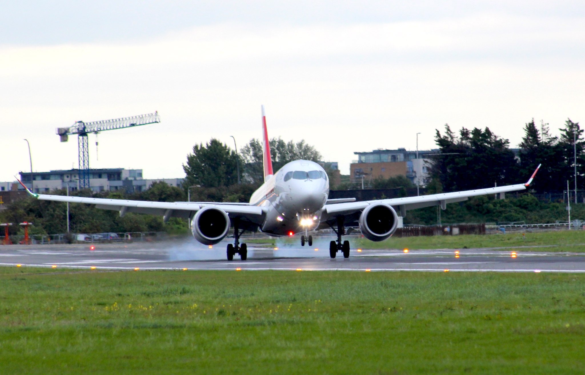 Bombardier CS100, Swiss, London City Airport, 2050x1320 HD Desktop