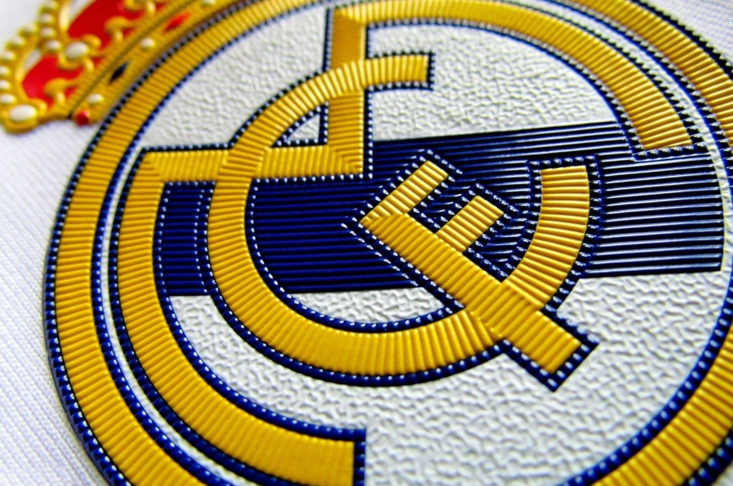 Real Madrid C.F., Enchanting wallpapers, Football fandom, Memorable wallpaper choices, 2560x1700 HD Desktop